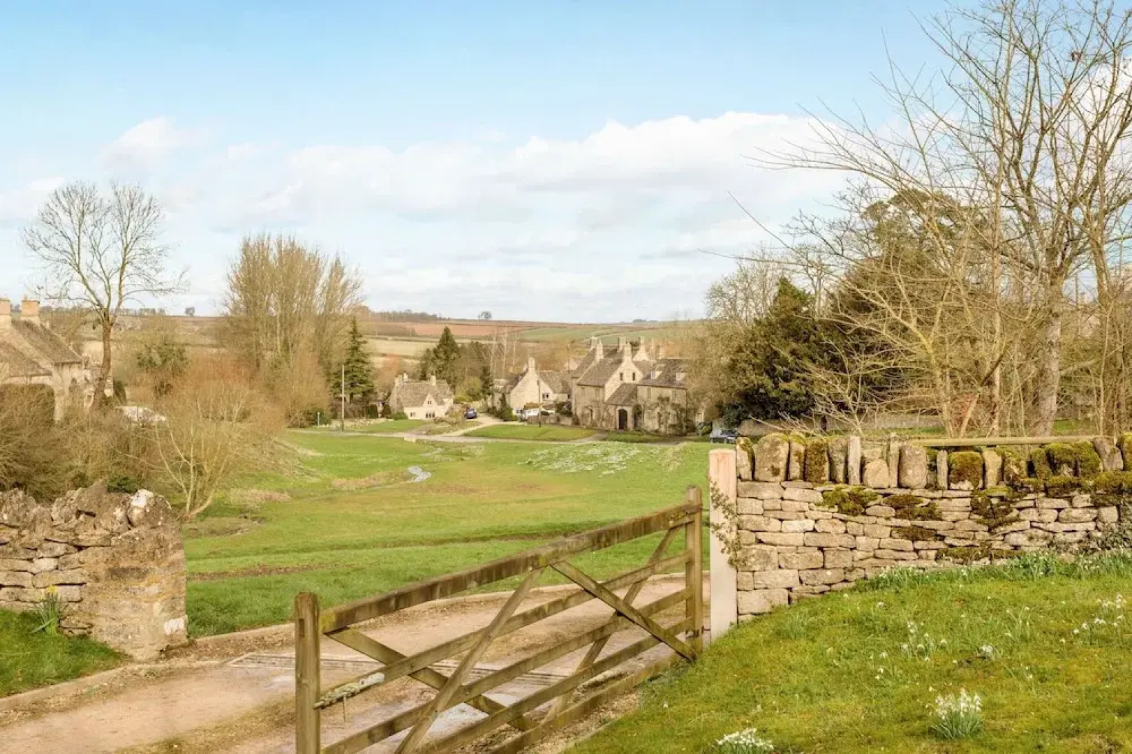 Classical Cotswolds Barn Conversion by Nature Rese