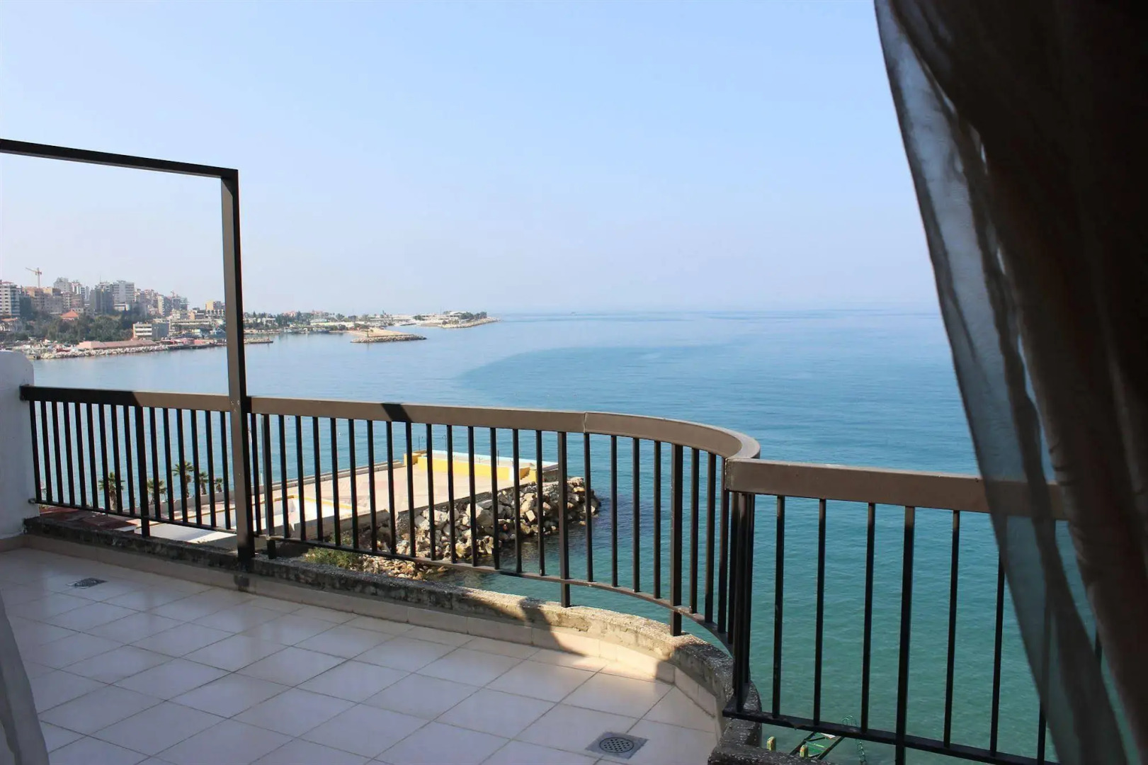 Holiday Suites Hotel And Beach