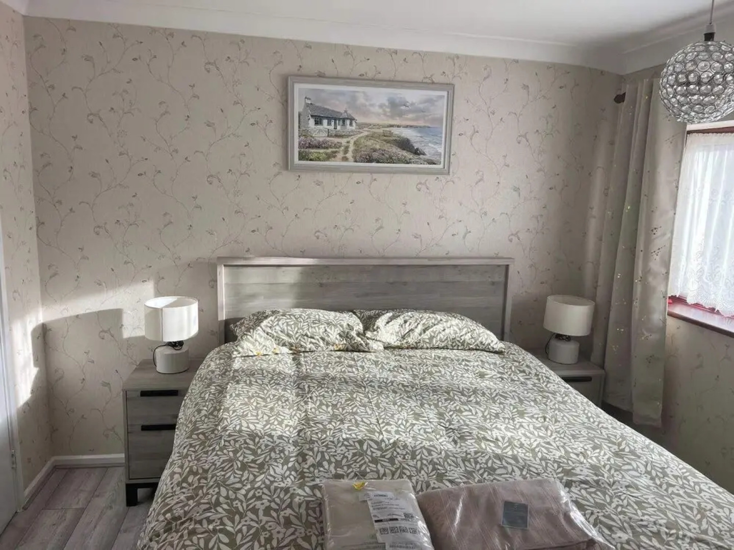 Charming Basildon House With 3 Bedroom Near Town