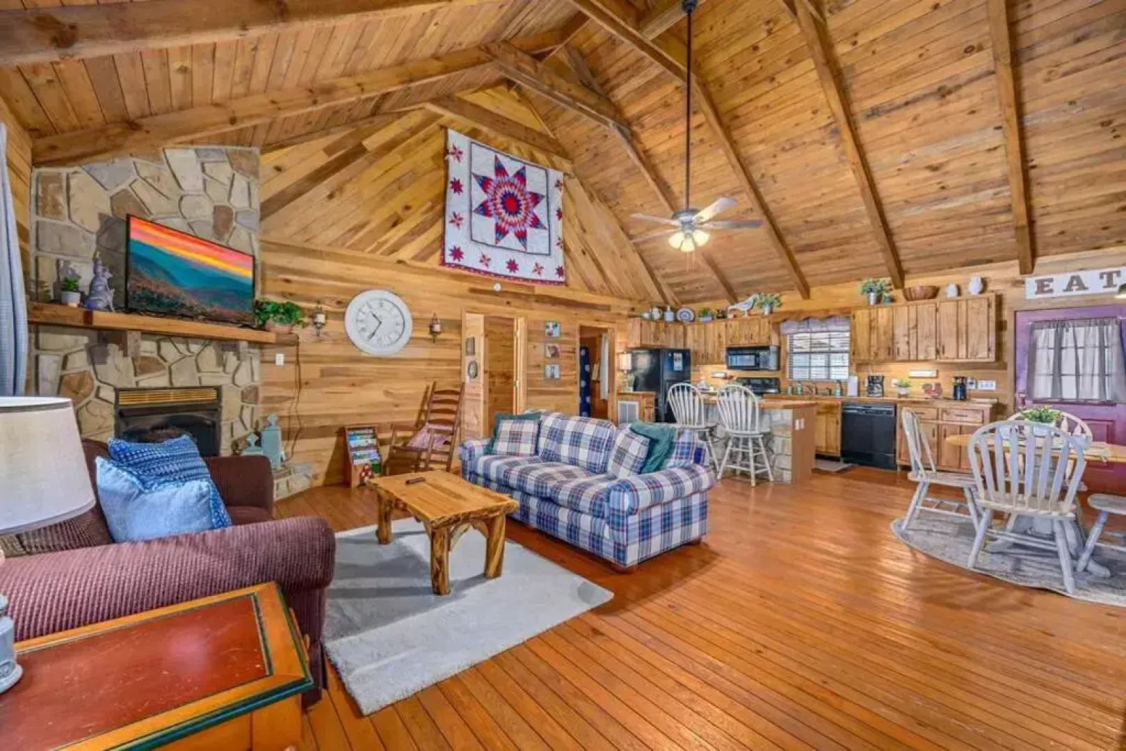 Beautiful View! Log cabin,Fireplace,Hot Tub,Arcade,Pool,Fishing