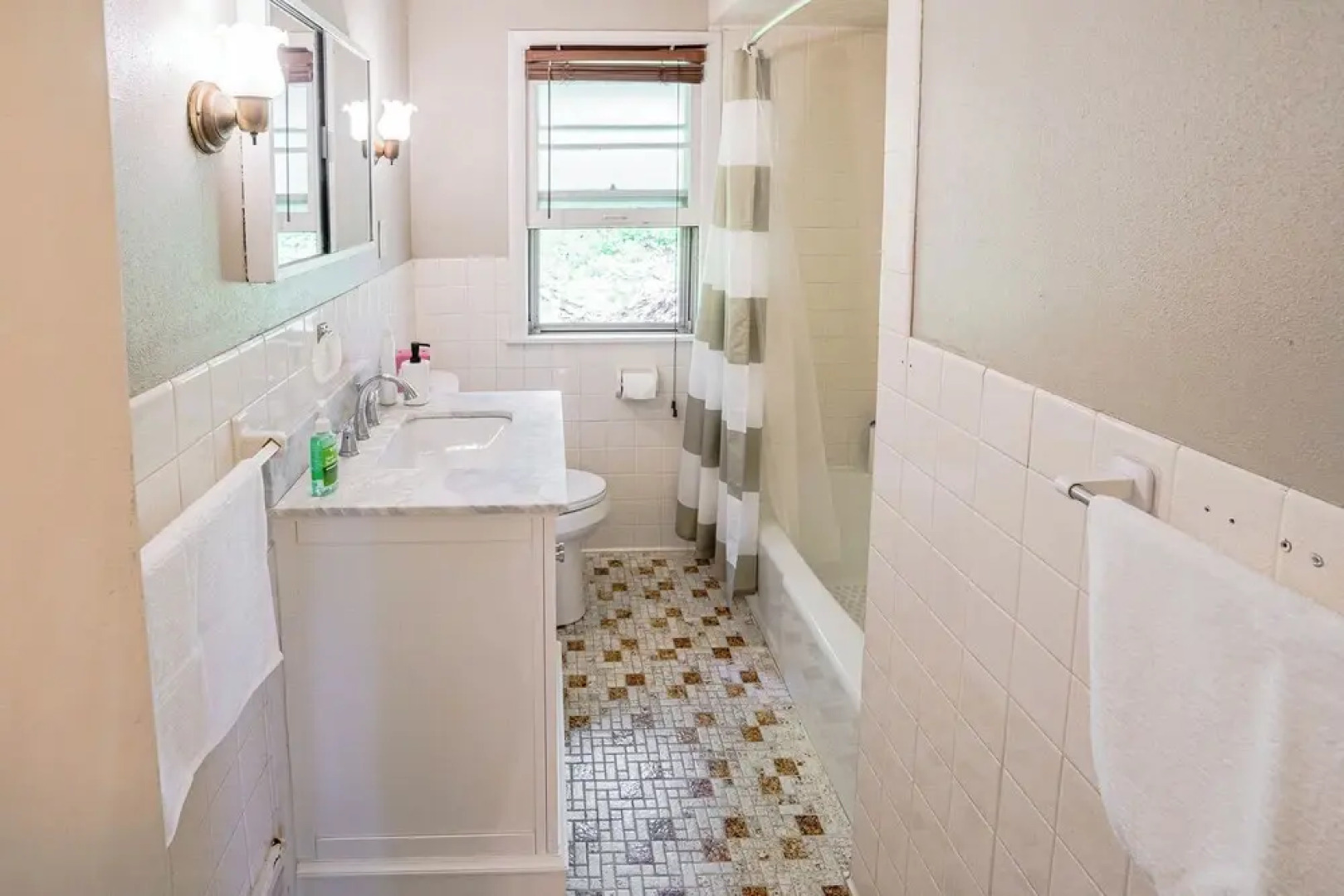 Pet-friendly St Paul Home: Fireplace & Office Area