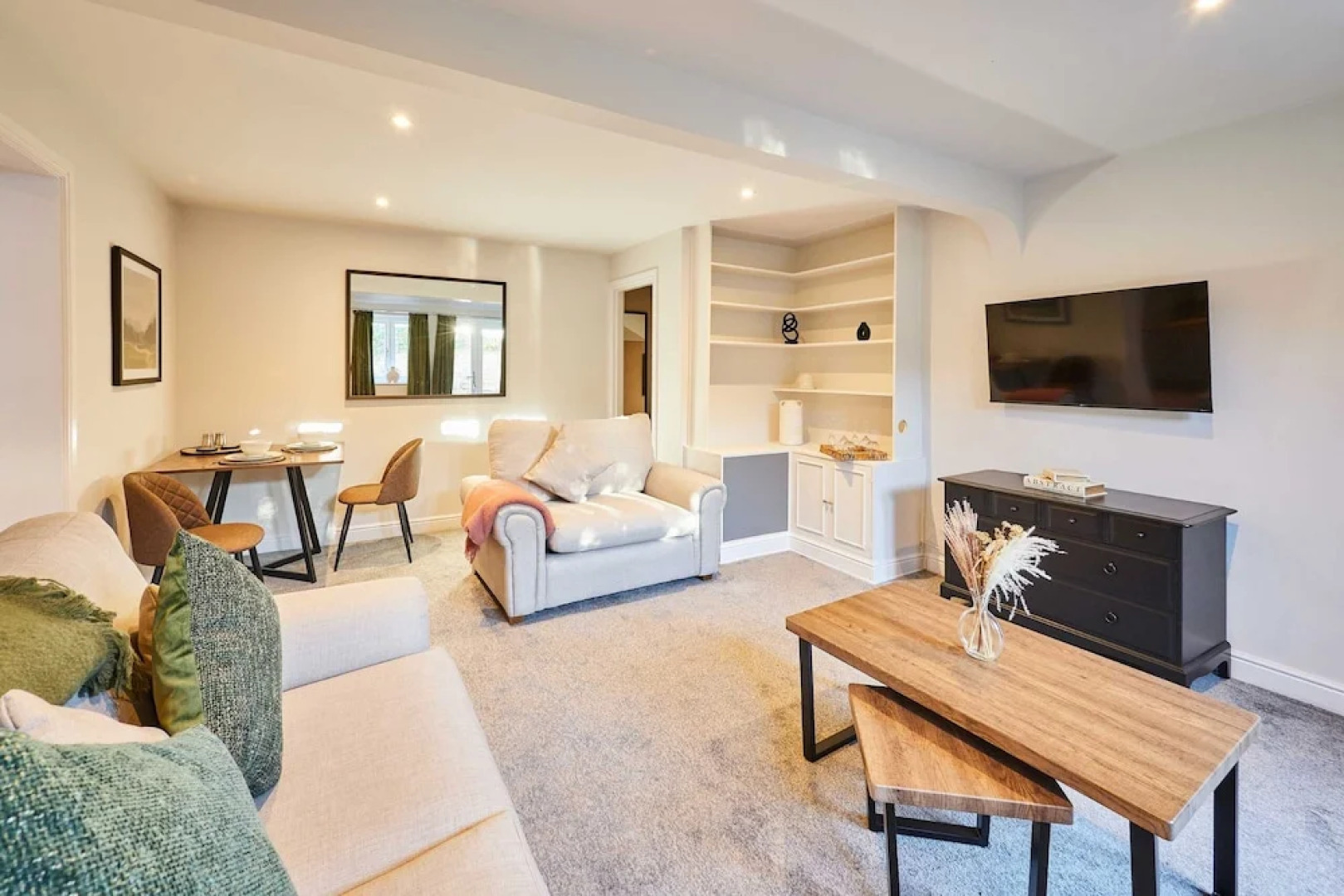 Host Stay Raven s Nest Suite