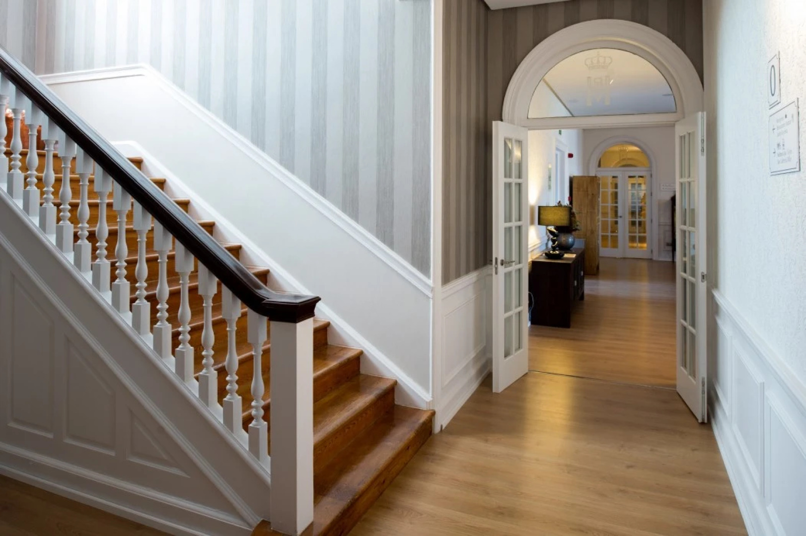 Отель Catalonia Reina Victoria