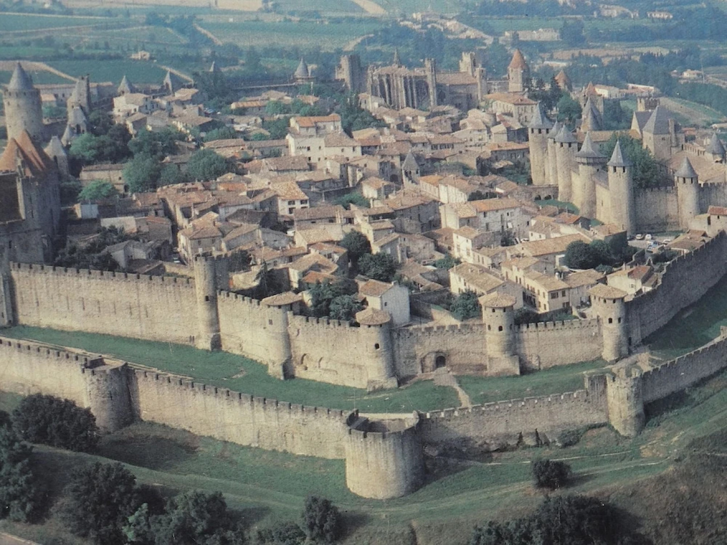 Villa with air-con, heated pool, jacuzzi, fenced garden and kids play equipment