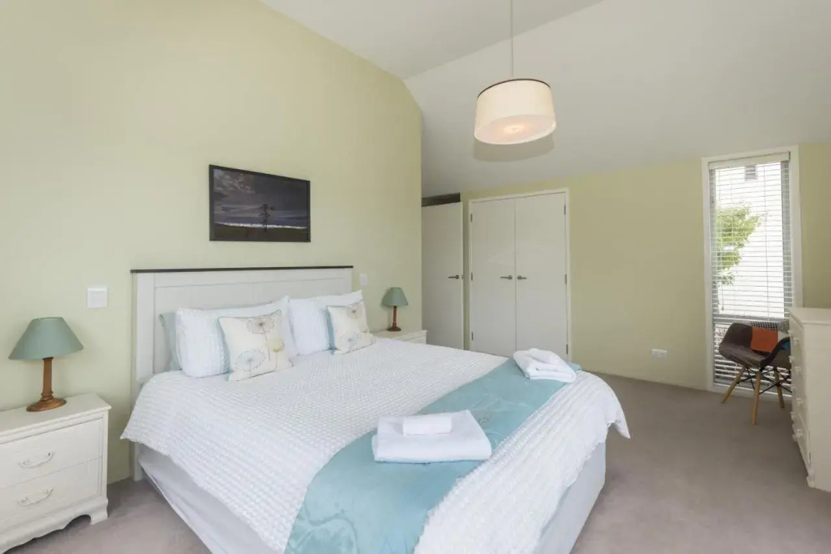 The Lakehouse - Cromwell Holiday Home