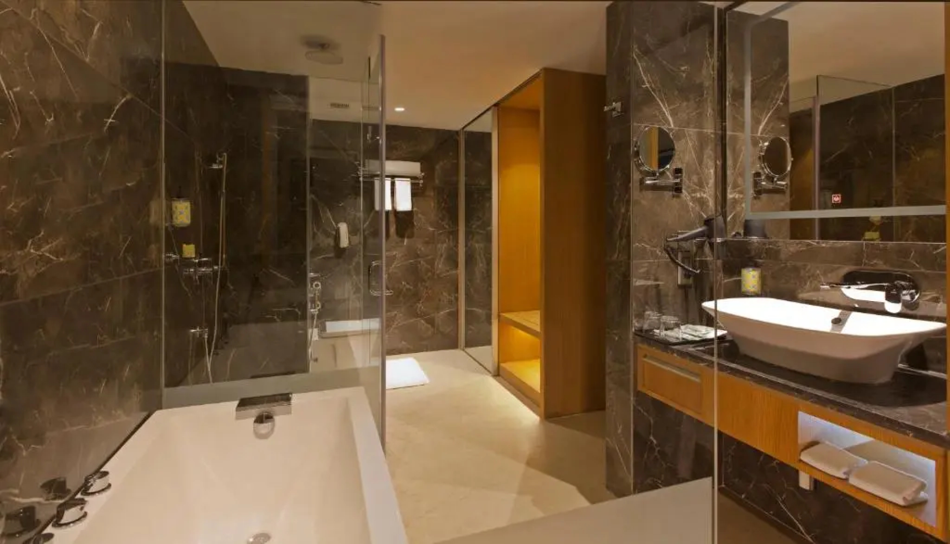 Country Inn Premier Amritsar