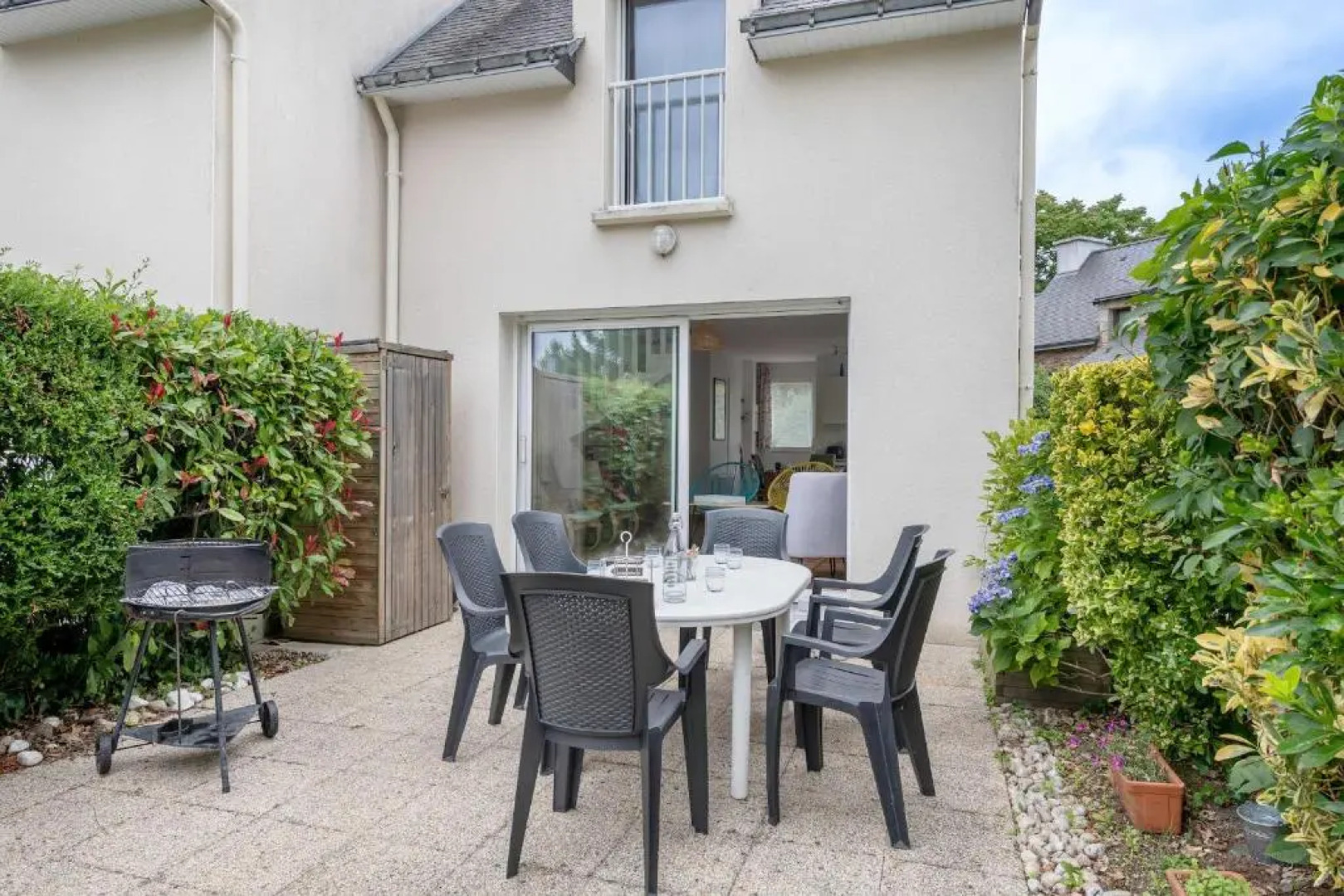 Maison familiale avec un grand jardin a Arzon