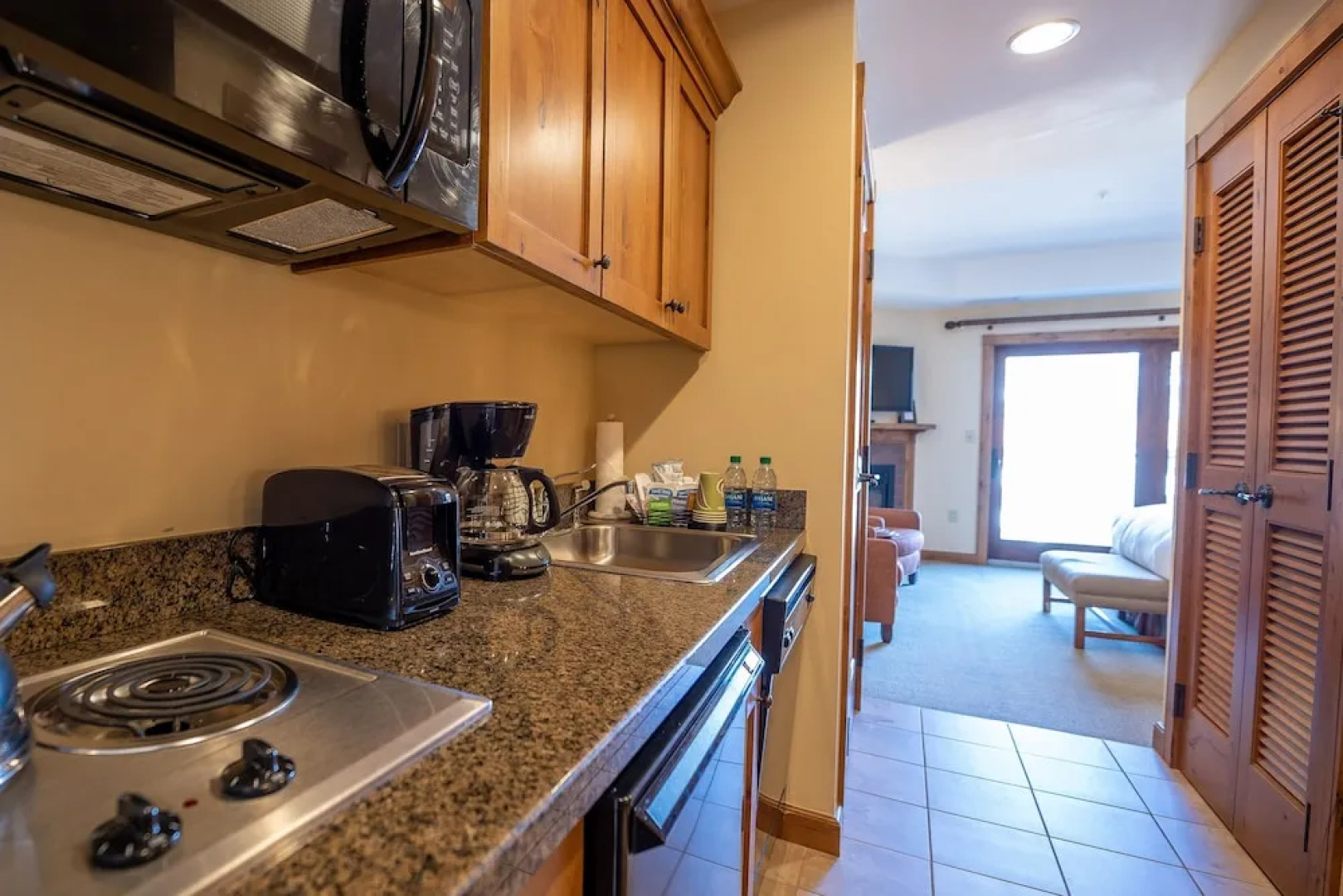 Comfortable Studio Efficiency Unit With Balcony Over Mountaineer Square Condo - No Cleaning Fee! by RedAwning