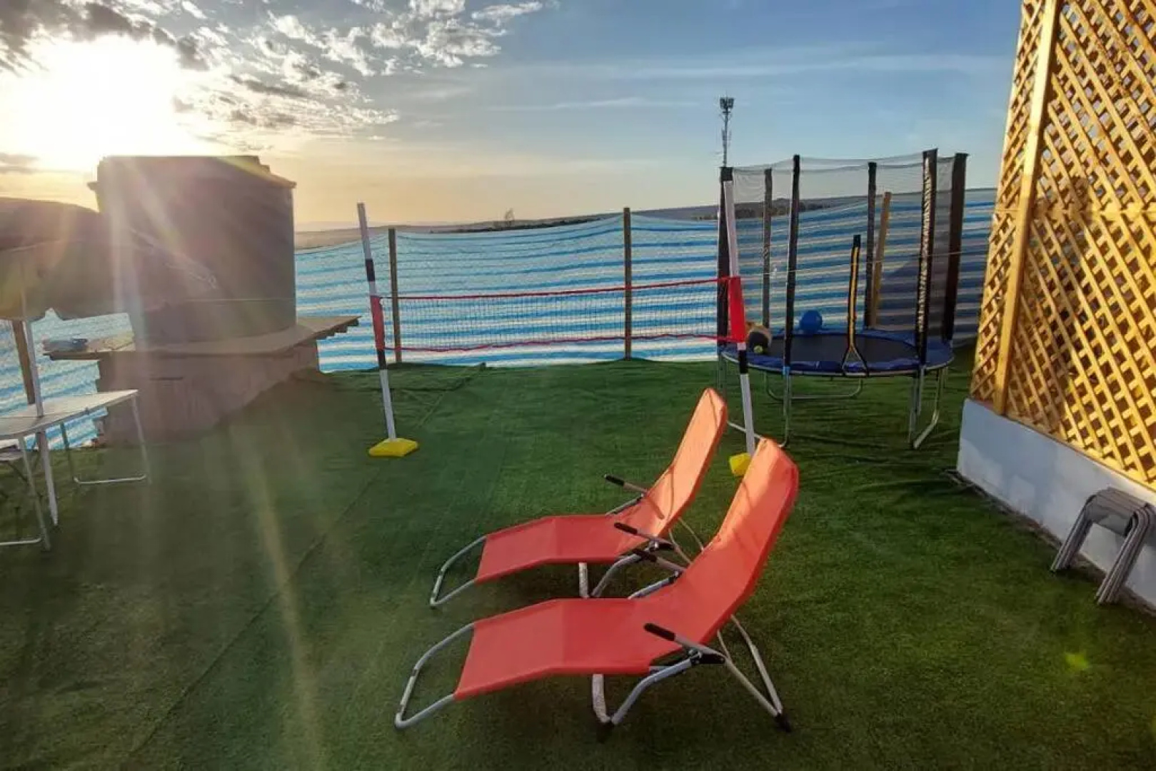 Cabaña con piscina, vista al Oasís de Pica.