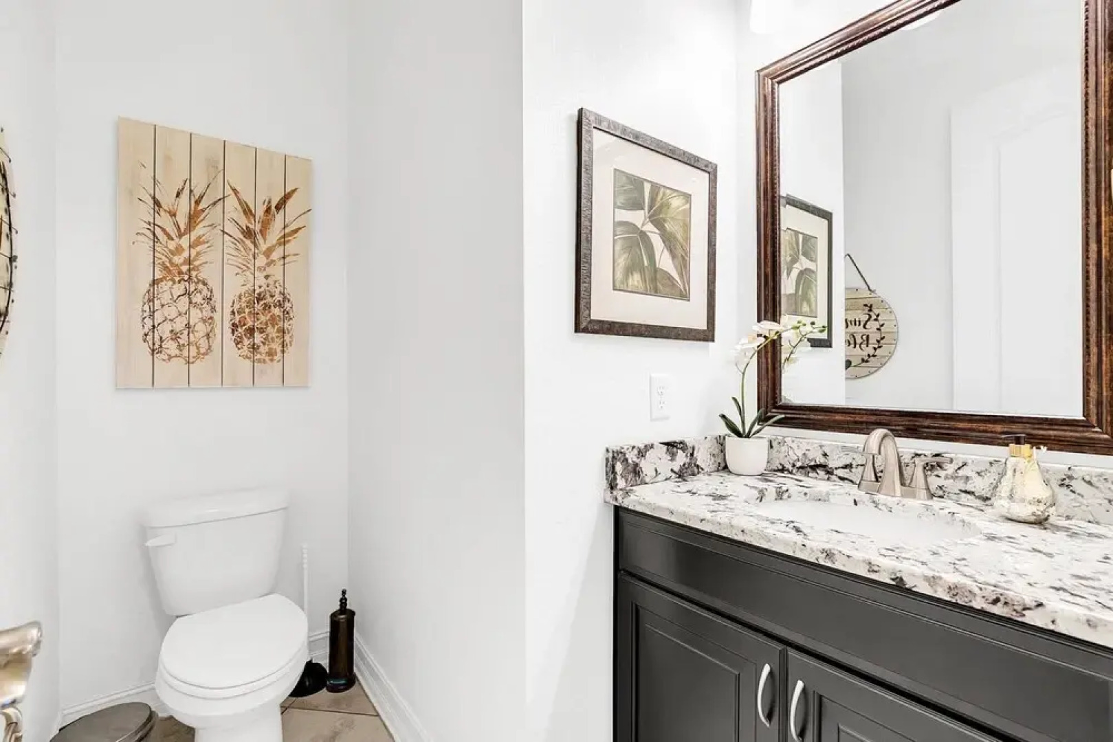 Upscale Private Home 10-min Walk to Canova Beach