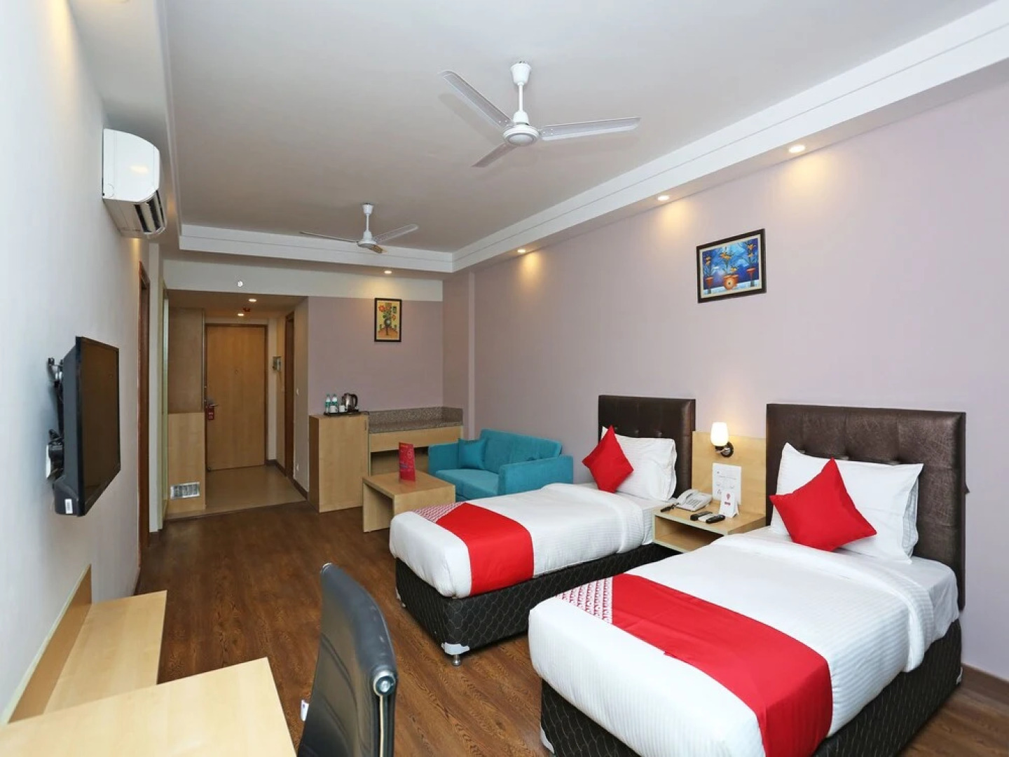 Capital O 13727 Hotel Aarogyam Suites