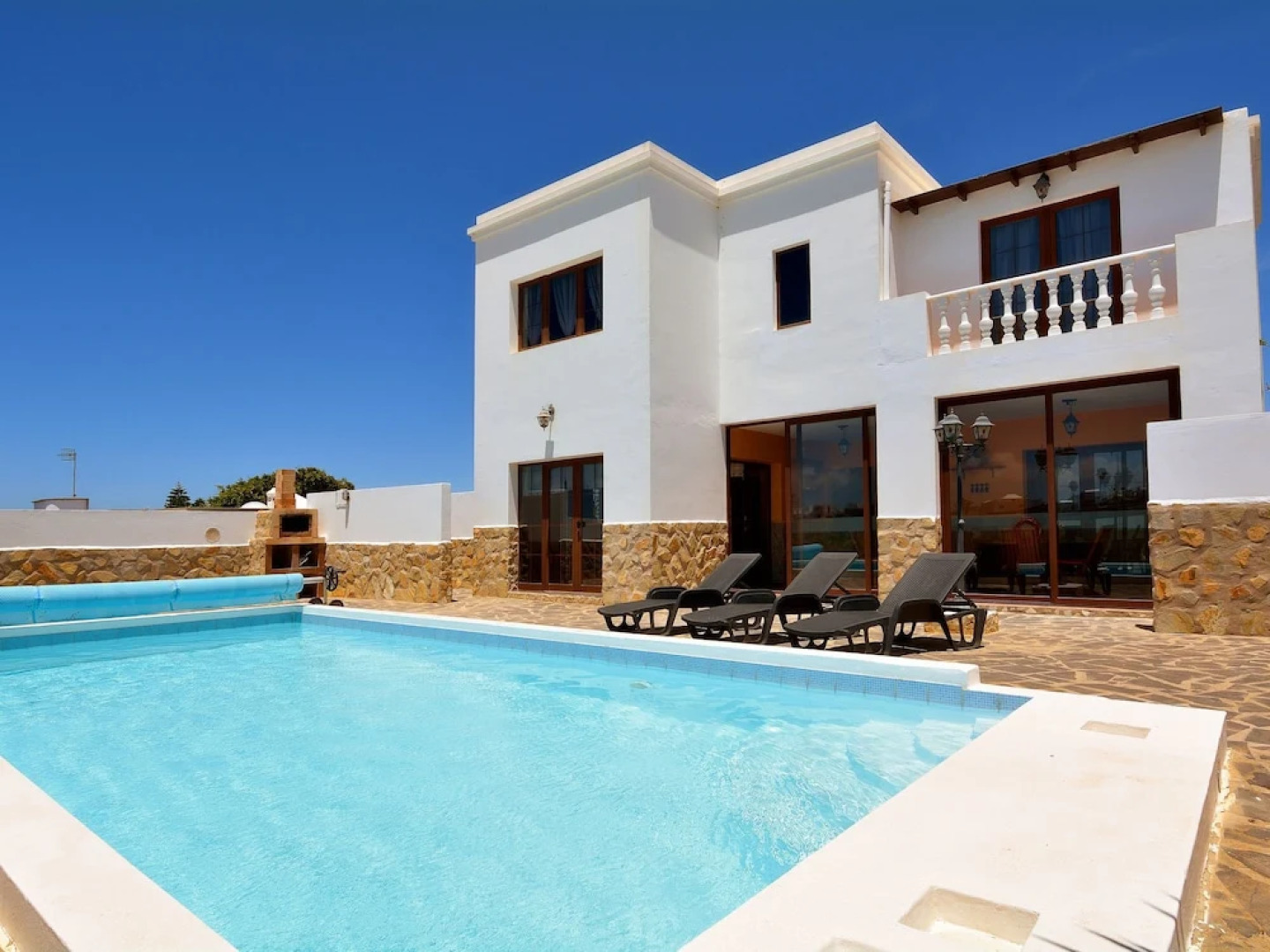 Quiet Location, Comfortable and Detached Villa With Private Pool Near Tinajo
