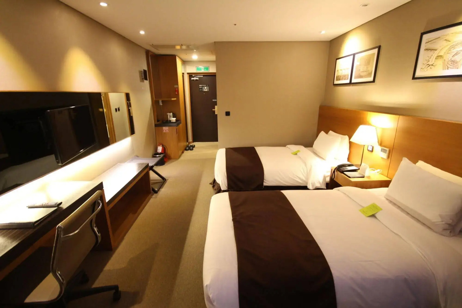 The Central Plaza Hotel