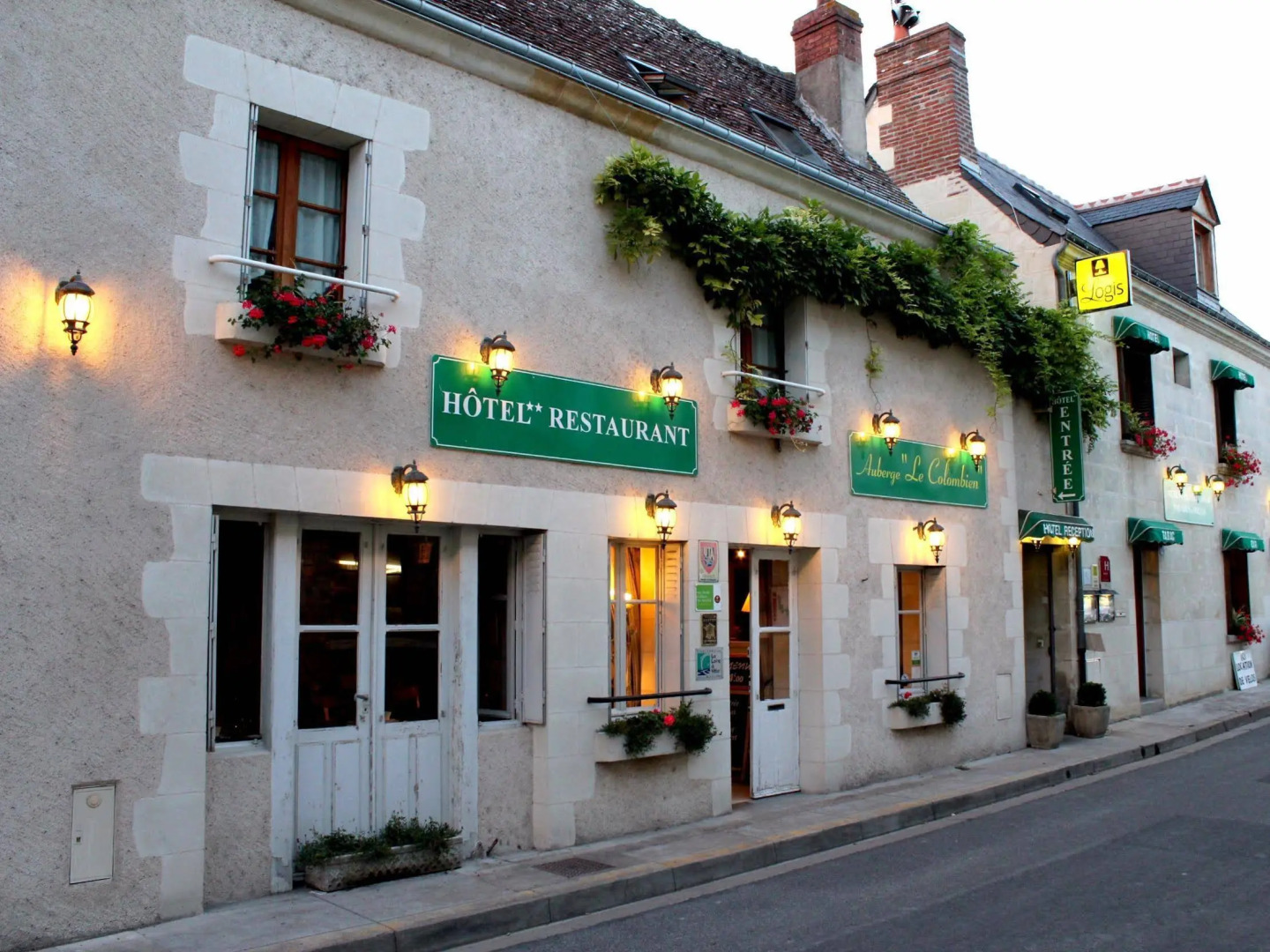 Logis Auberge Le Colombien - Hôtel Restaurant