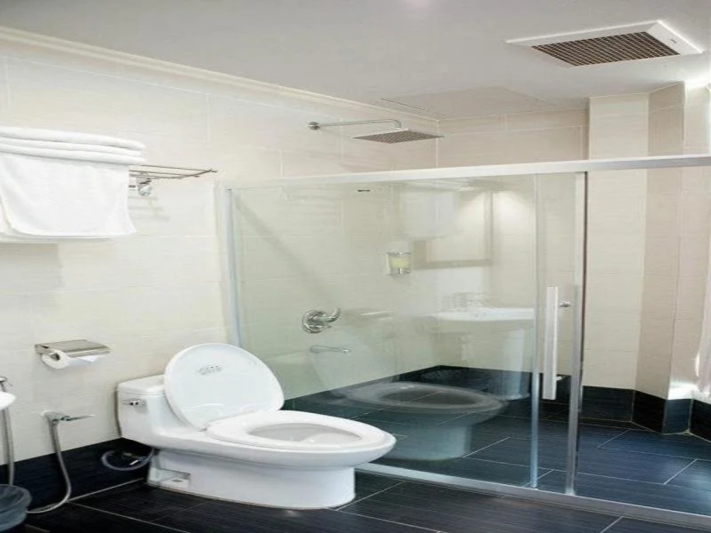 OYO 90375 Reggae Inn