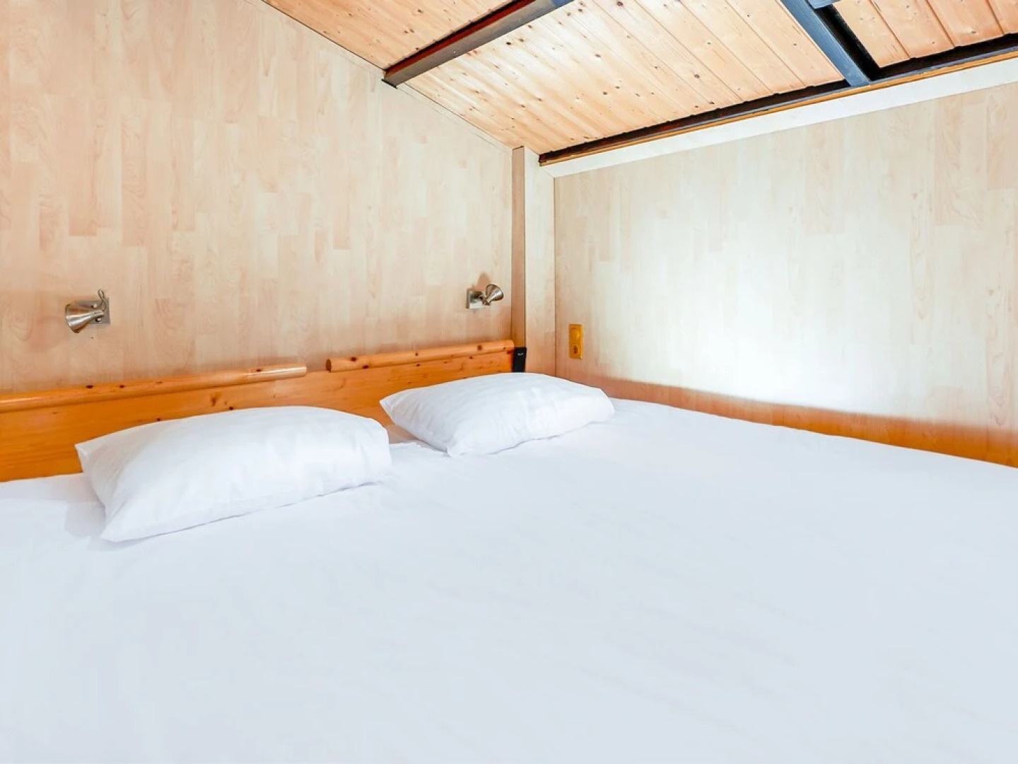 Cozy Holiday Home in Kortgene near Lake Veerse