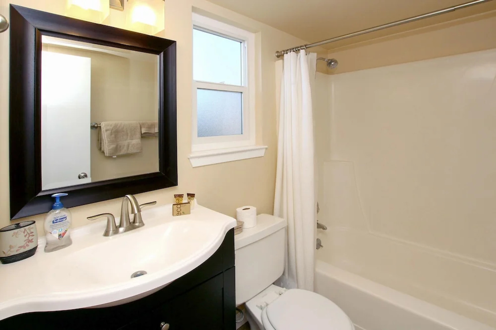 2br W/ Ocean Views - Steps To Beach 2 Bedroom Home