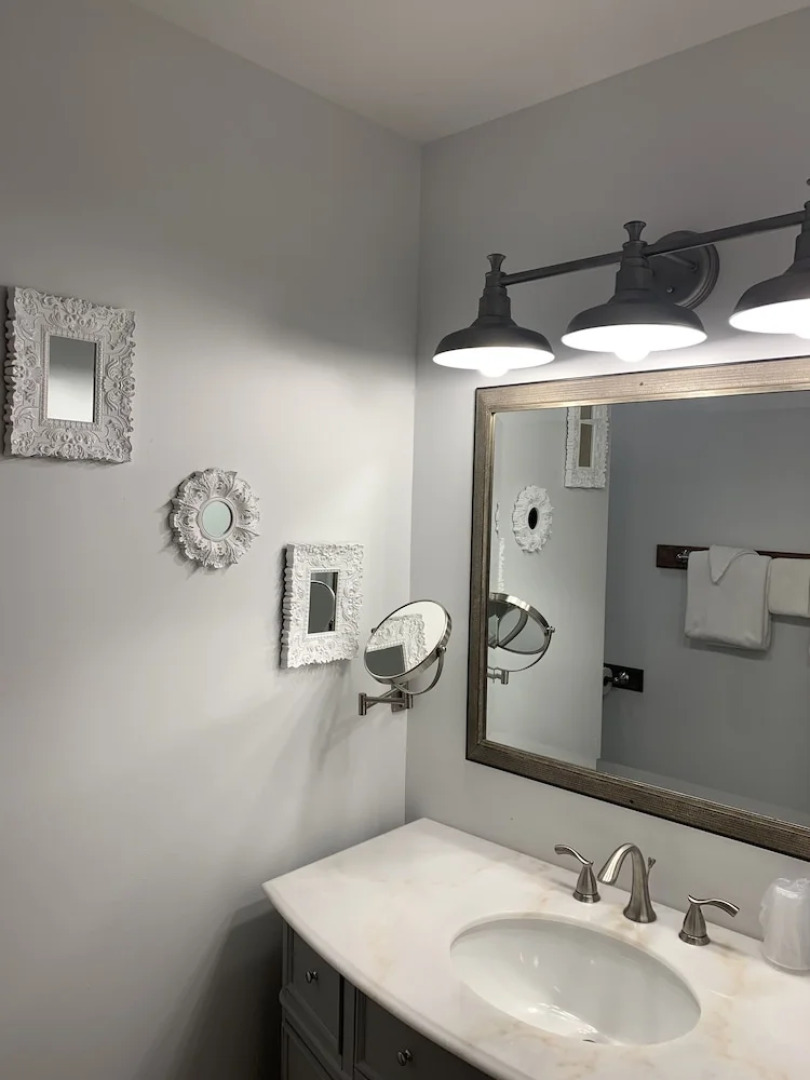 Ivy Manor Inn Village Center