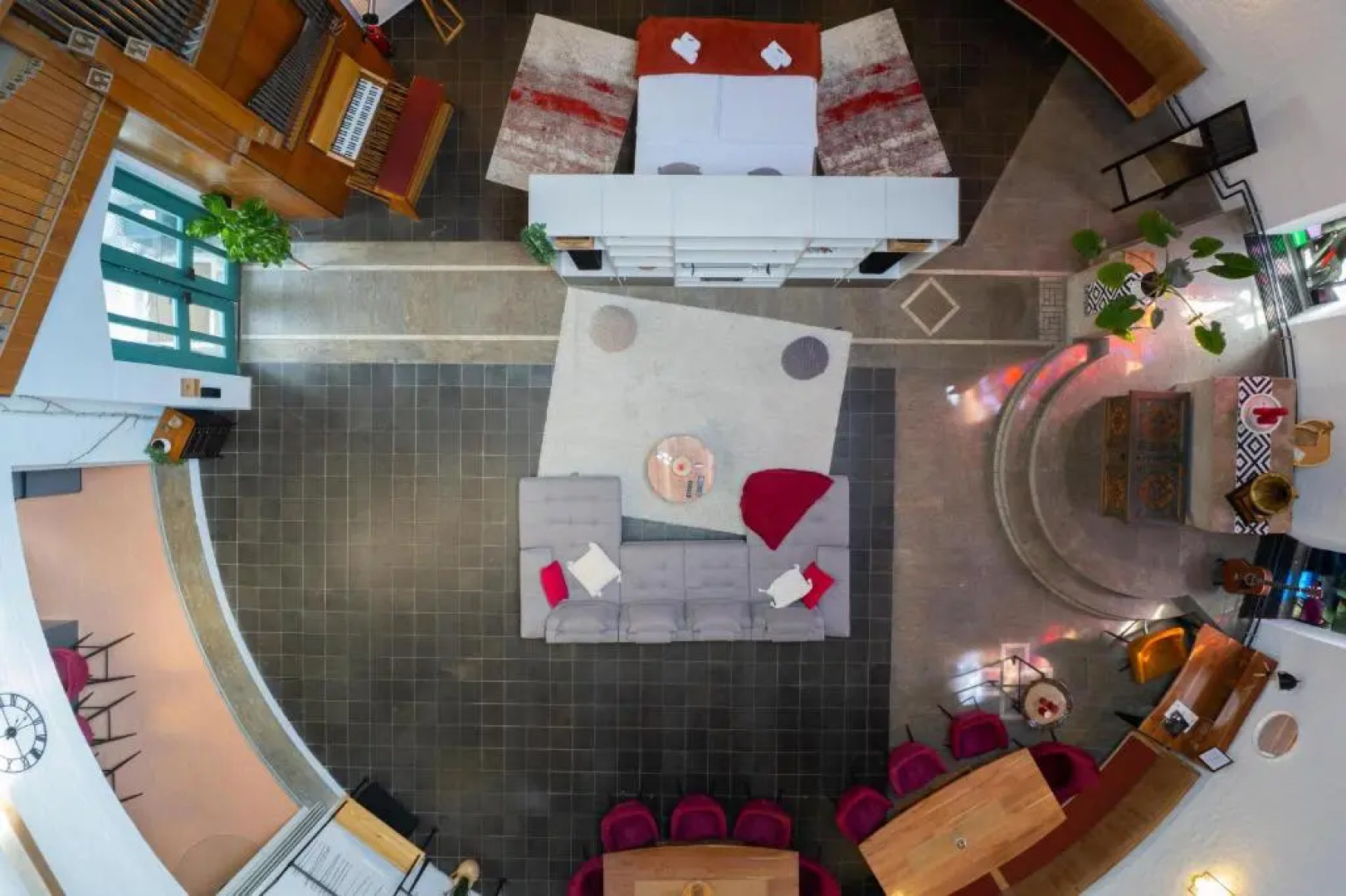 dreamcation - Wohnen in KIRCHE, 3D-Tour, Terrasse, BBQ, Küche, Kamin, 180qm