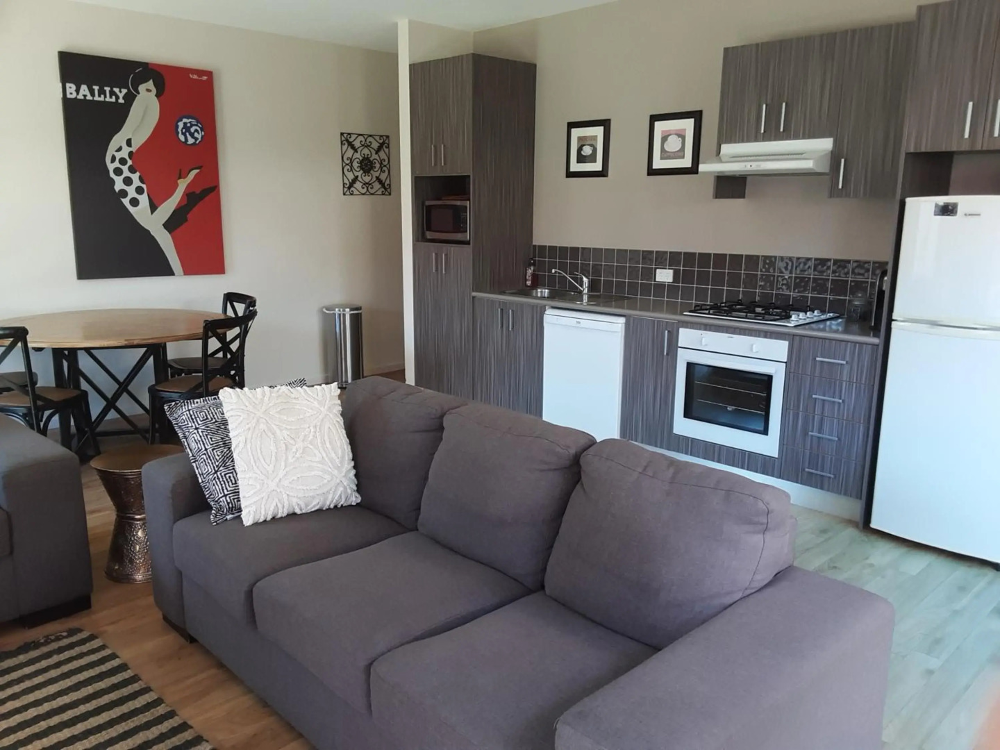 Adelphi Apartment 2- Poolside or Apartment 2A- King Studio