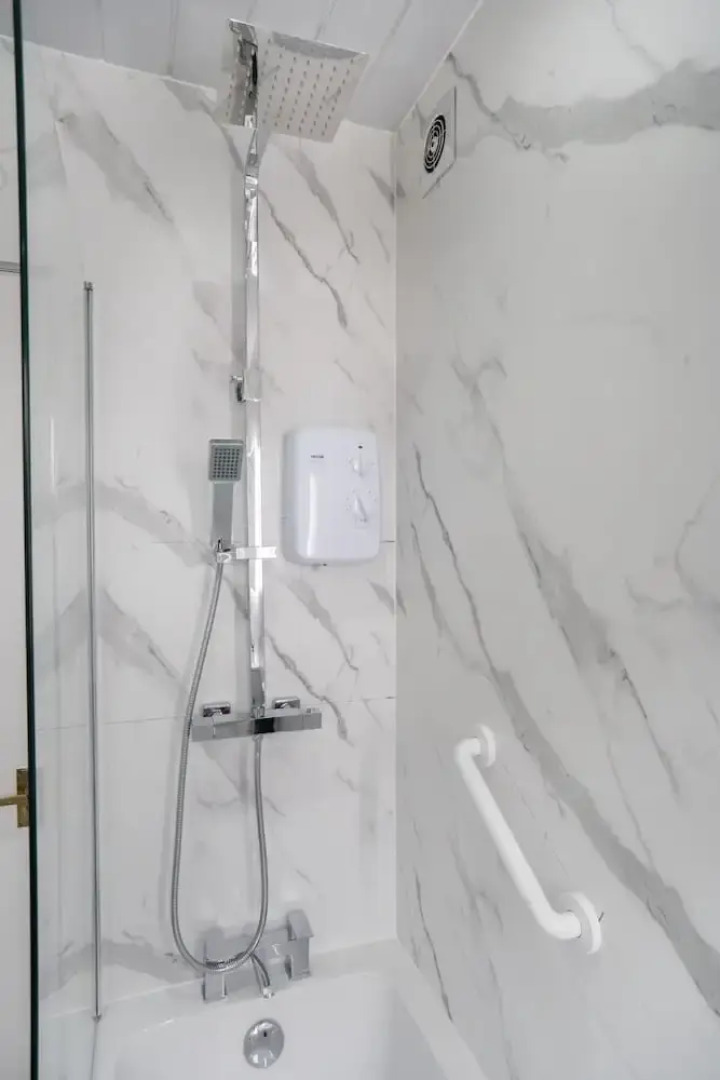 2 Bedroom Apartment-free Parking