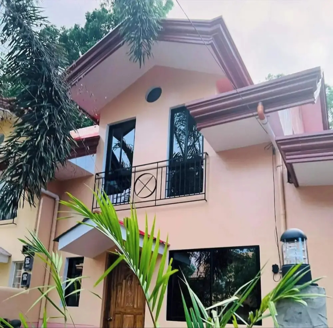 3 Bedrooms 2 Storey House!