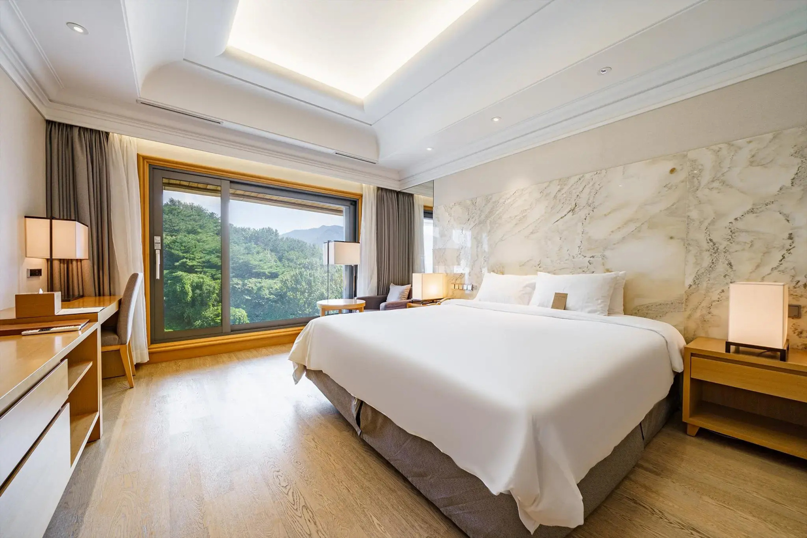 Pine Grove Hotel