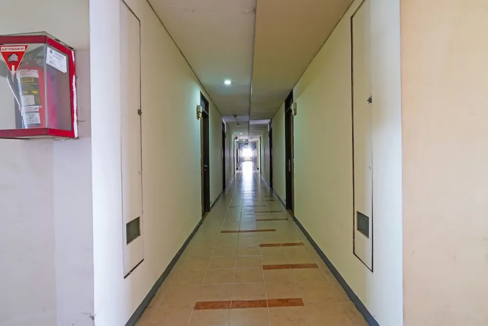 OYO Life 92774 The Edge Apartment By My Home