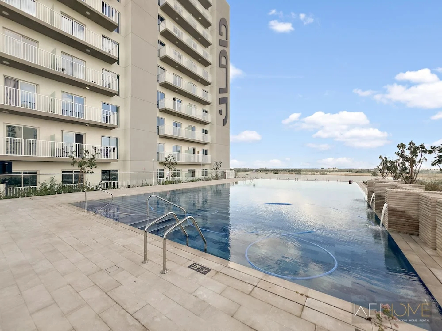 WelHome - Breathtaking View 1BR Apt in Damac Hills 2