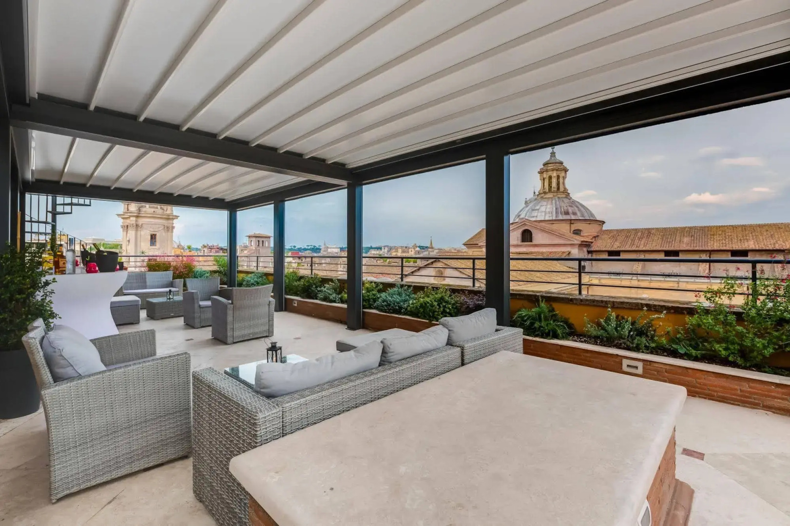 Navona Queen Rooftop