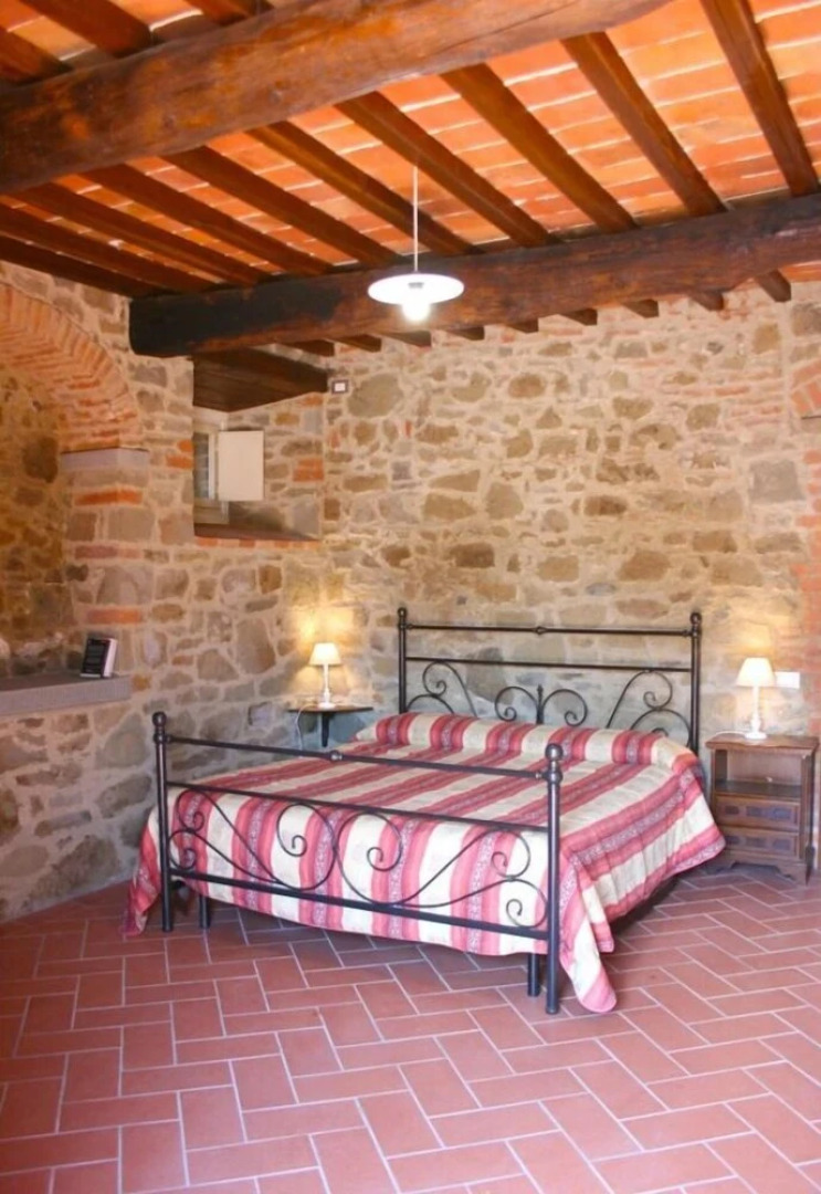 Wonderful private villa with WIFI, private pool, TV, pets allowed and parking, close to Arezzo