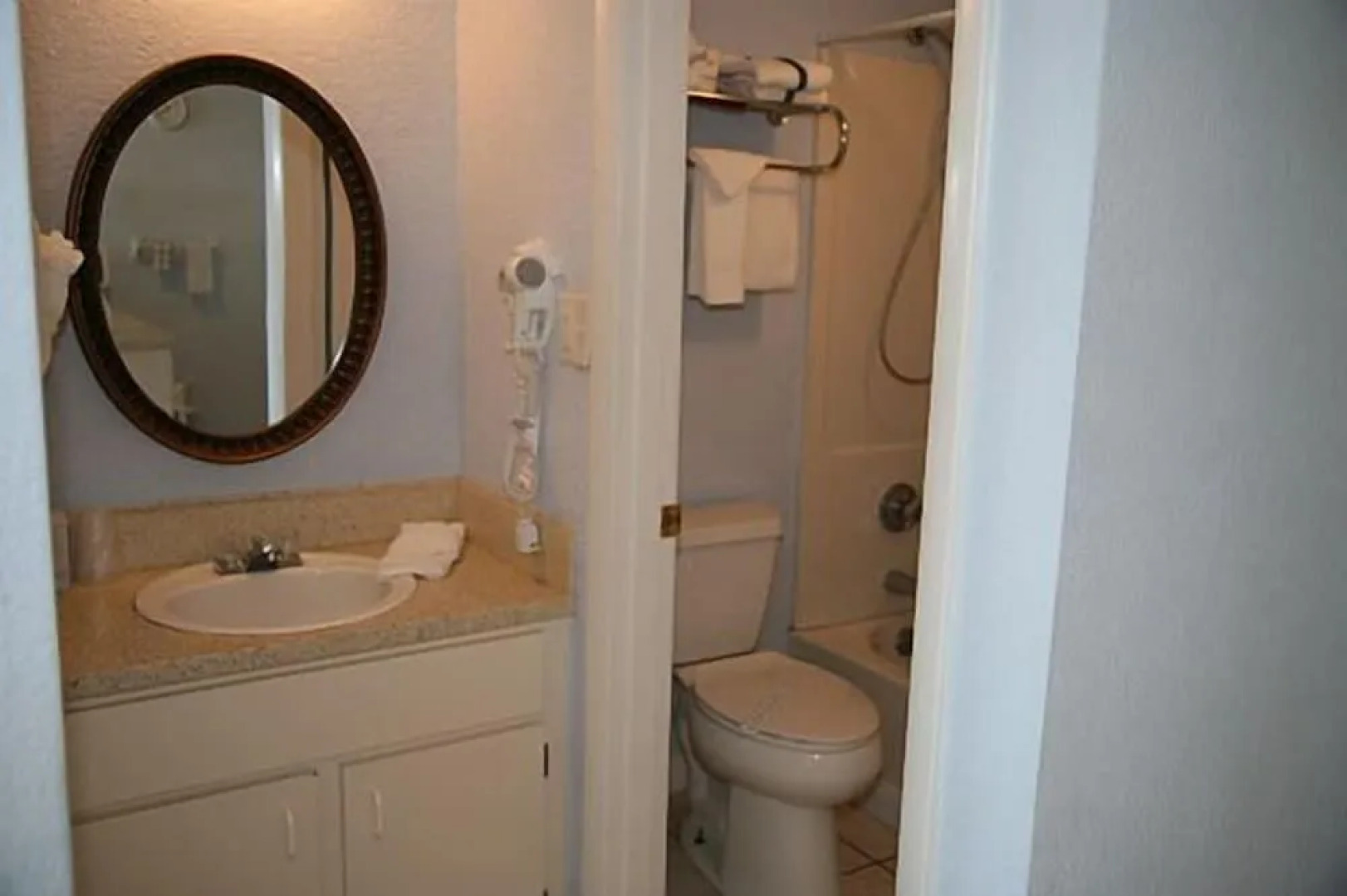 Traders Inn Beach Club