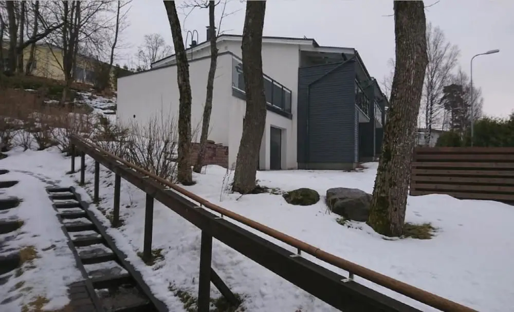 Solakalliontie Row House