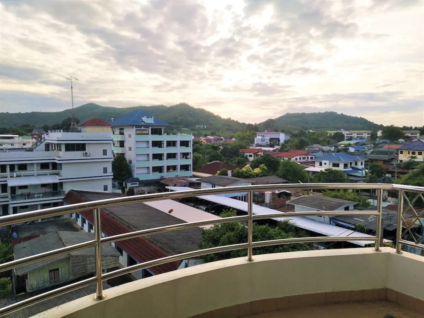 Kularb Service Mansion