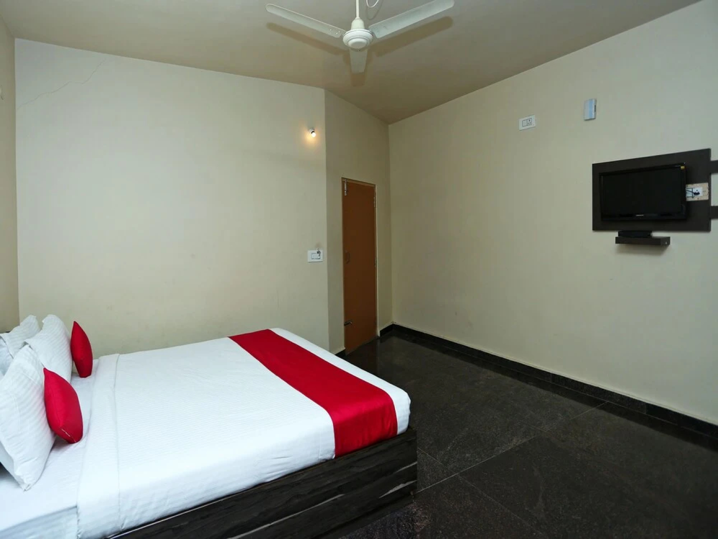 OYO 9262 Recluse Premiere Hotel