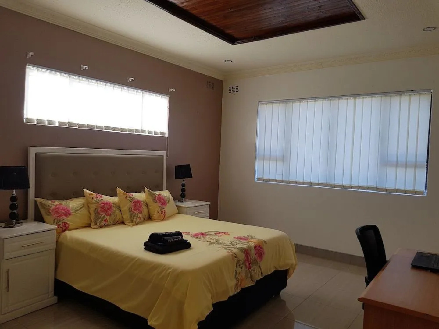 Grey Oak Holiday House