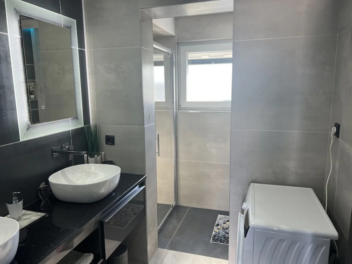 Modern Villa With Private Pool Consisting of 2 Apartments Near the Beach