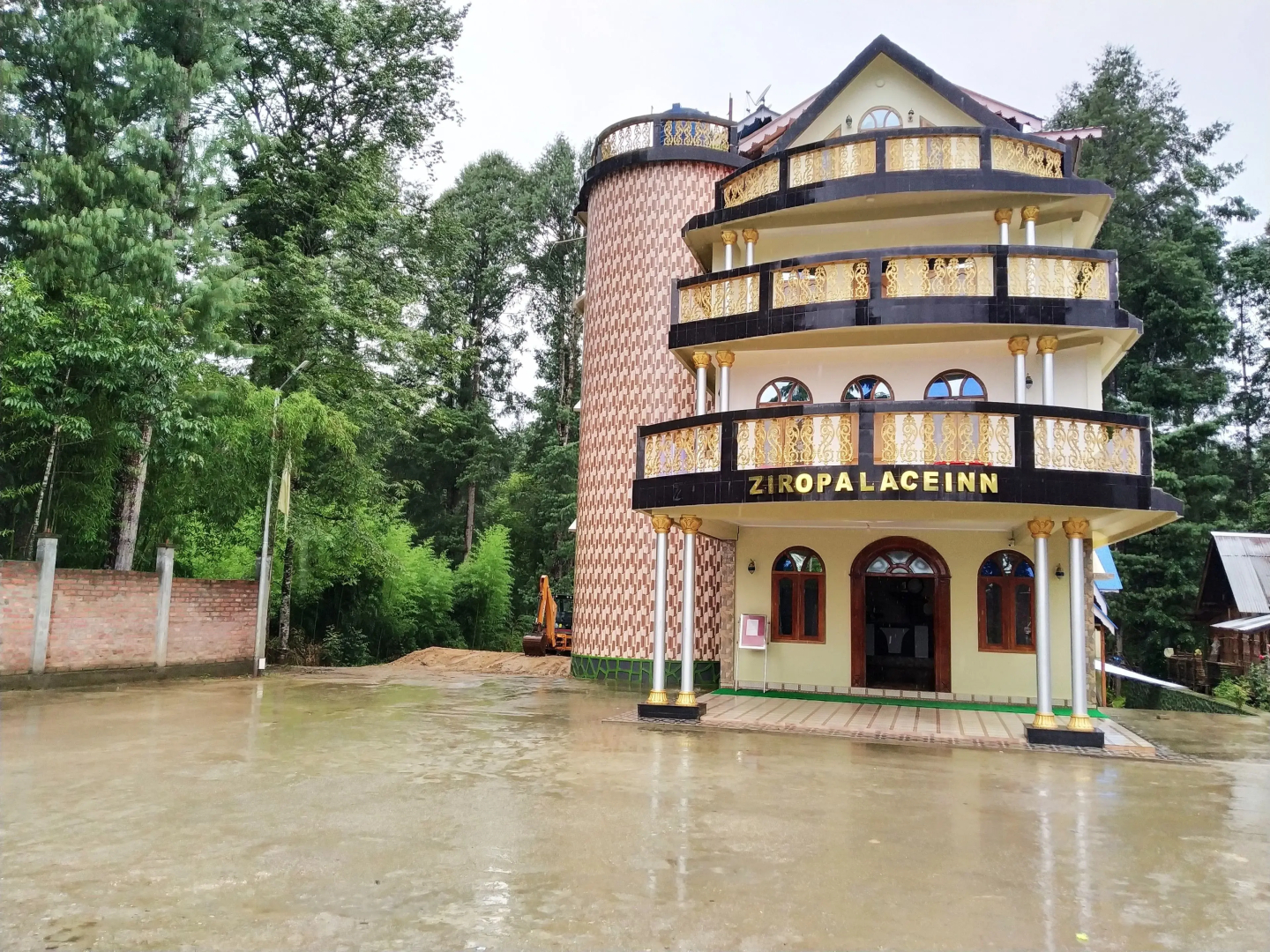 Ziro Palace Inn