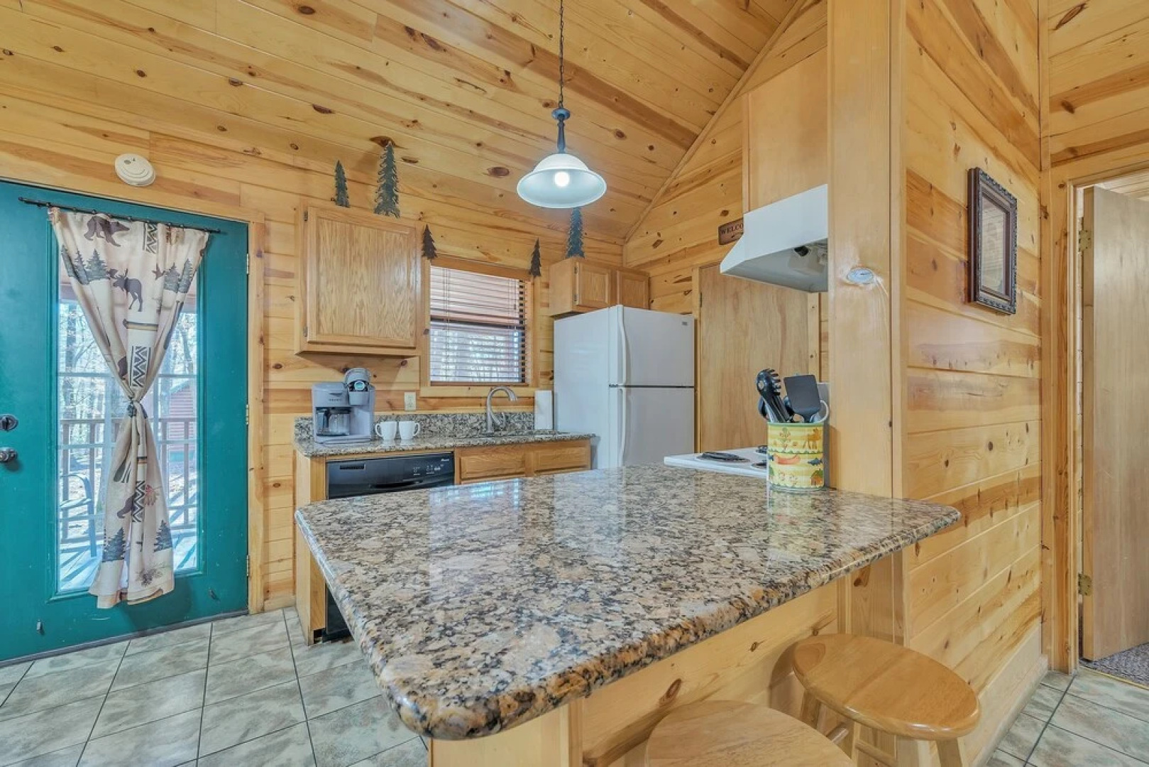 Bear Trail 2 Bedroom Cabin by Redawning