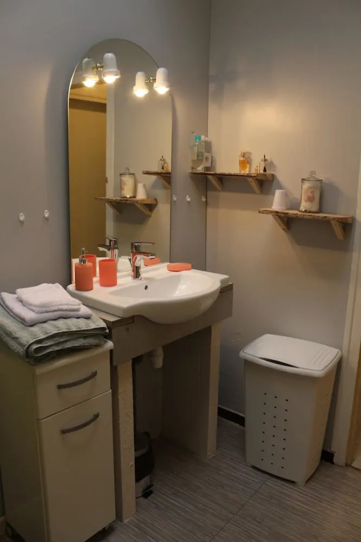 House With 2 Bedrooms in Saint-estèphe, With Enclosed Garden and Wifi