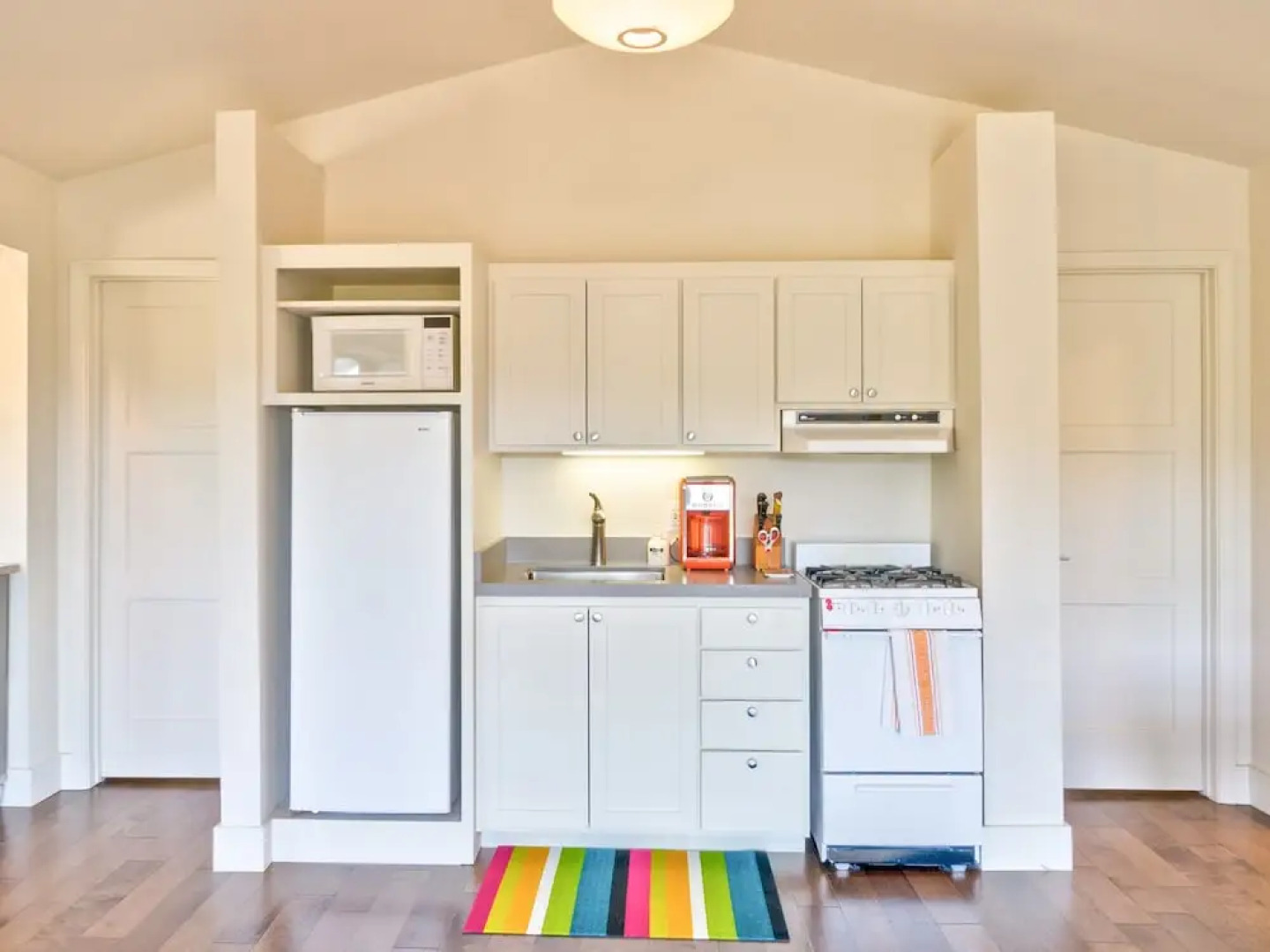 1515 Lawndale Country - 2 Br Cottage