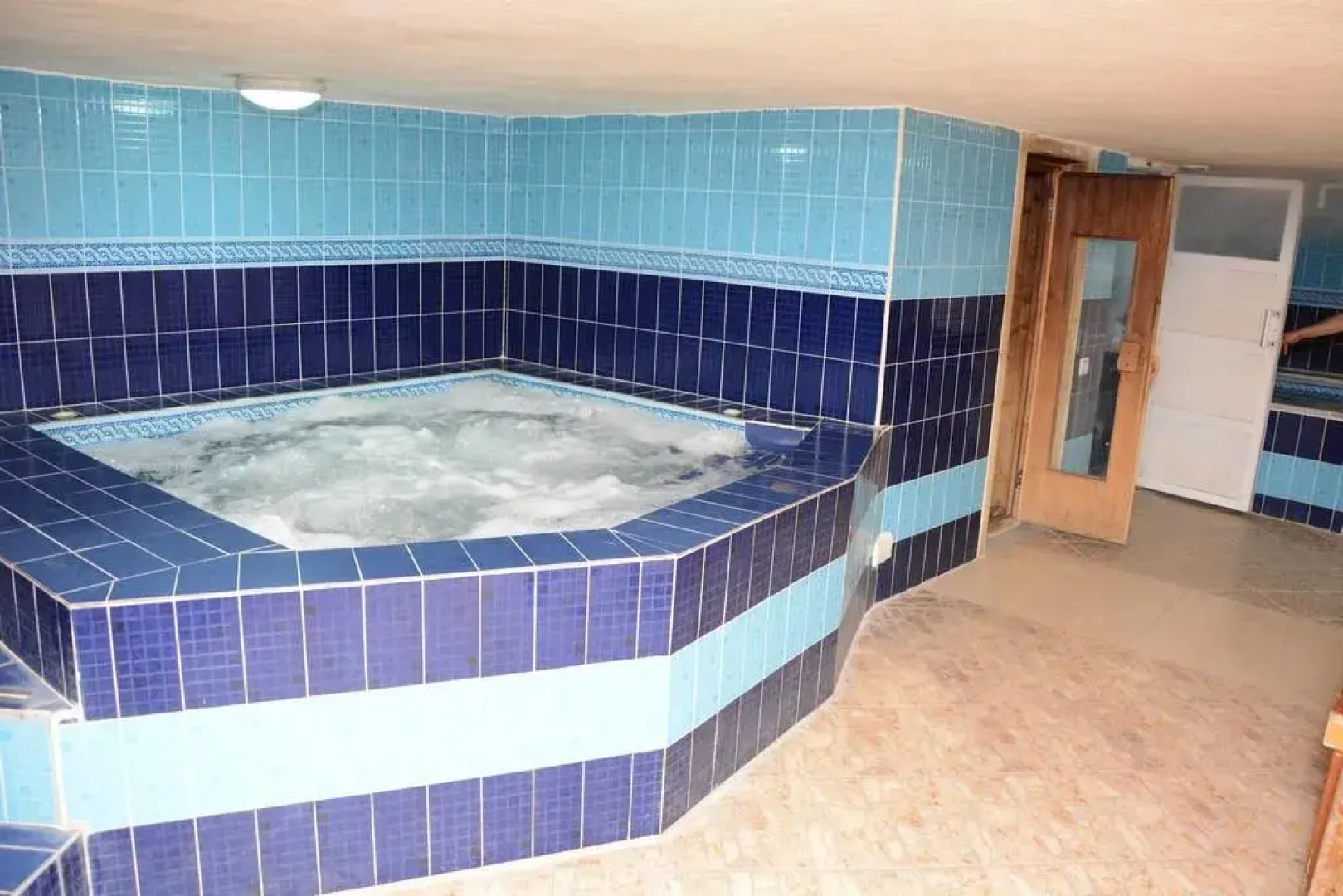 Arena International Hotel