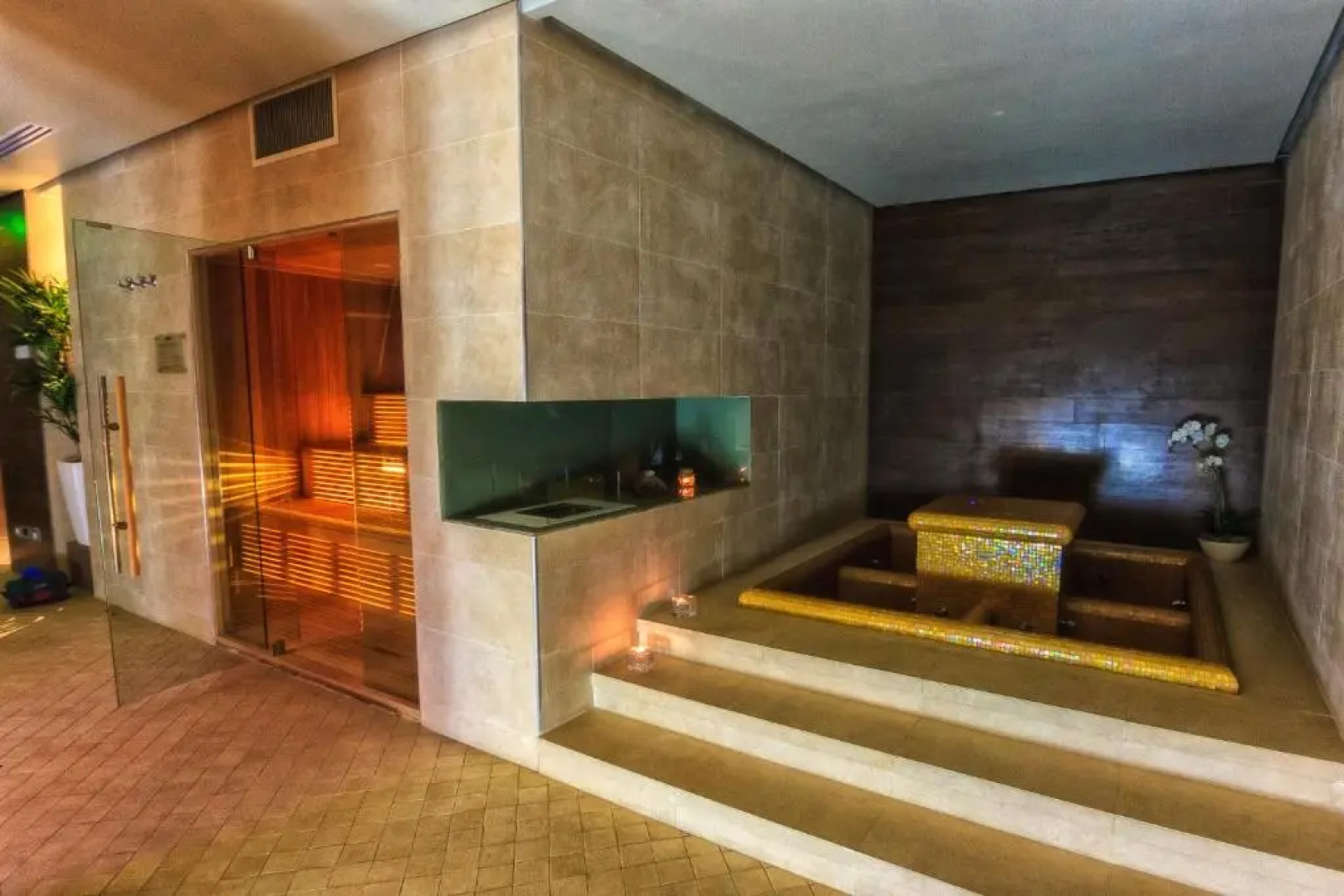 Hotel Roman by Dumbrava