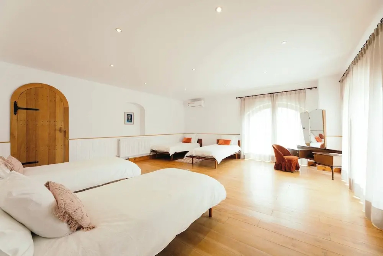 Luxurious 5 Bedroom Villa With Waterfall Closeby