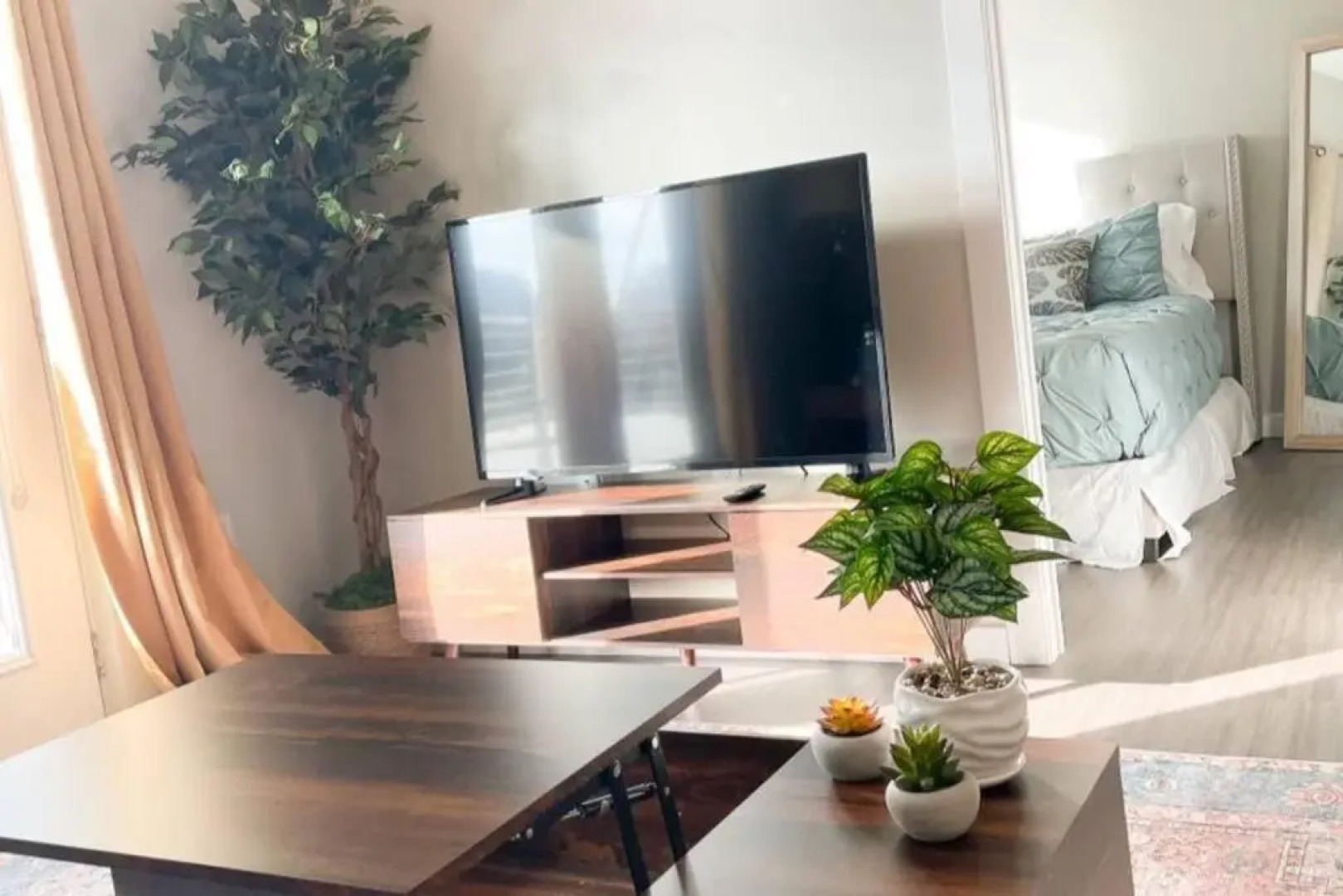 Museum District Apt Retreat w/BBQ Patio and Pool