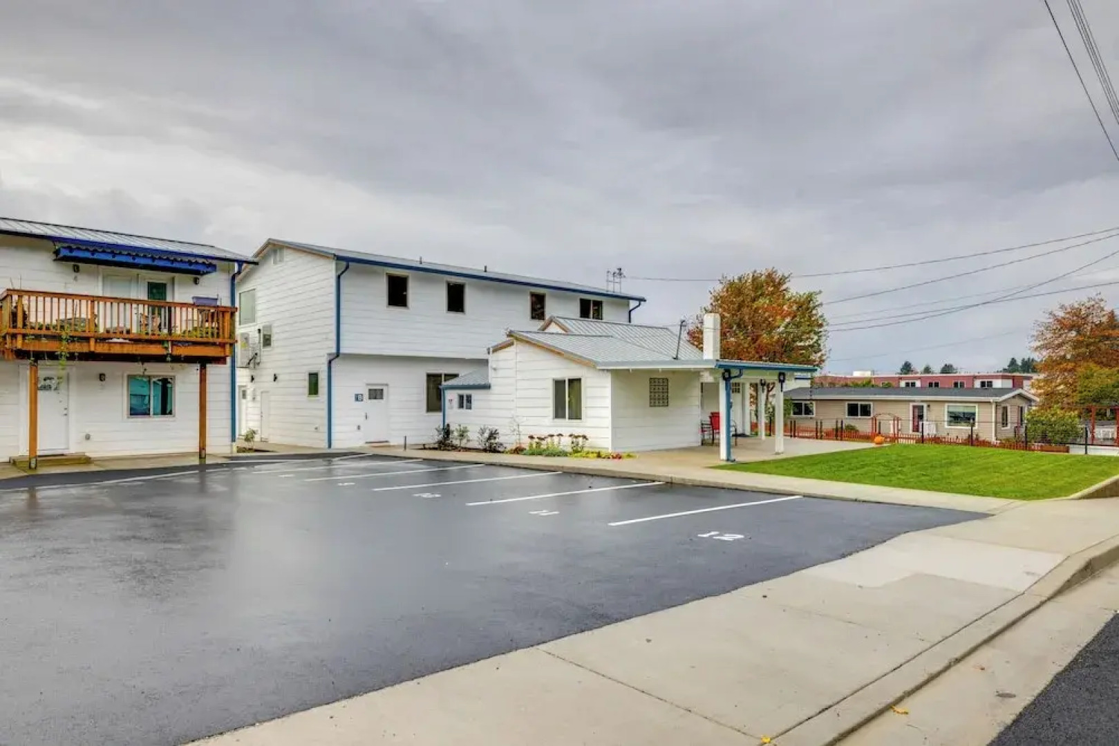 Walk to Marina: Tillamook Bay Apt w/ Water Views!