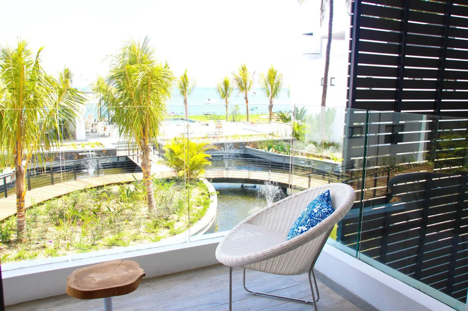 Latitude Luxury Seafront Apartments