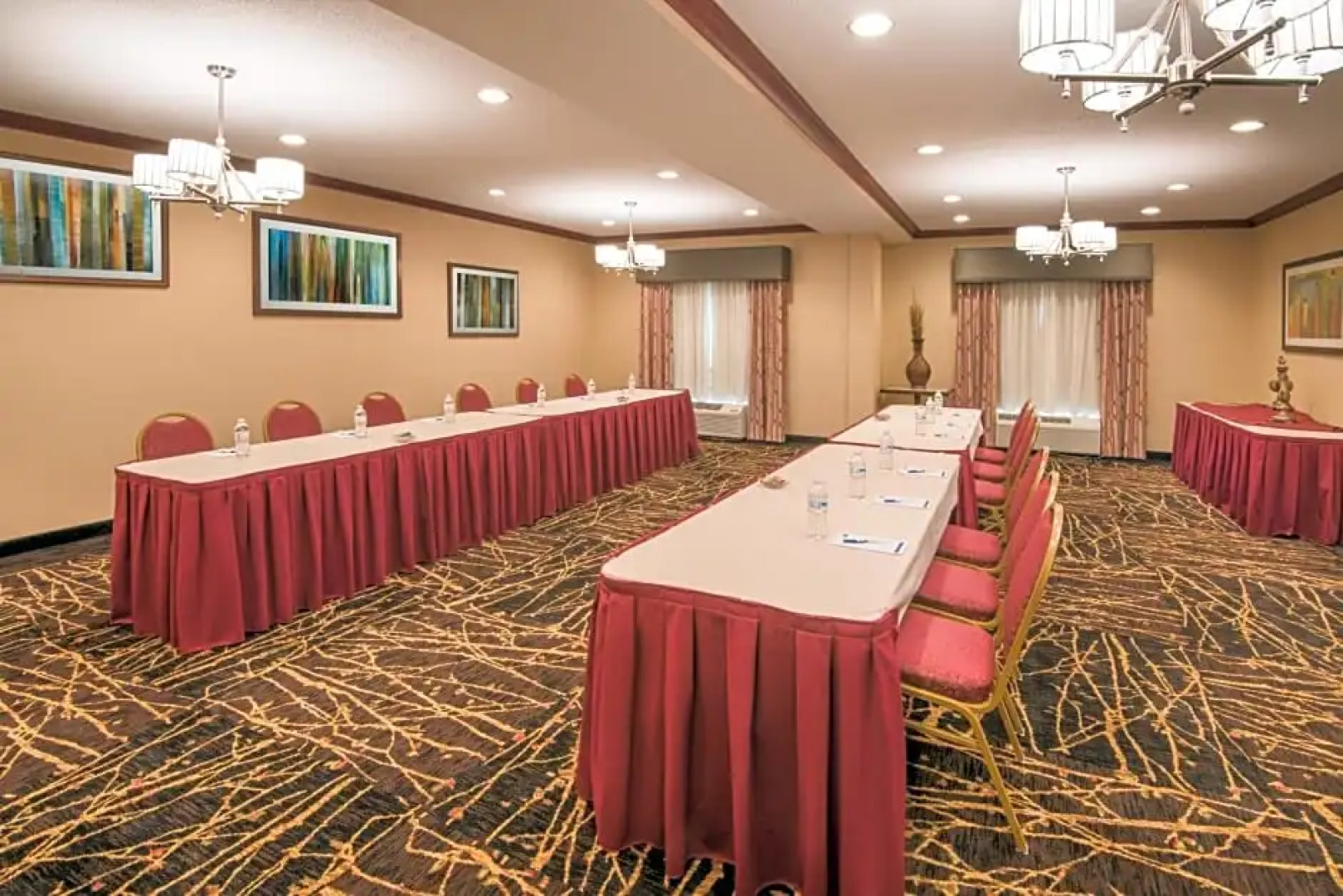 Holiday Inn Express Hotel & Suites Sharon-Hermitage