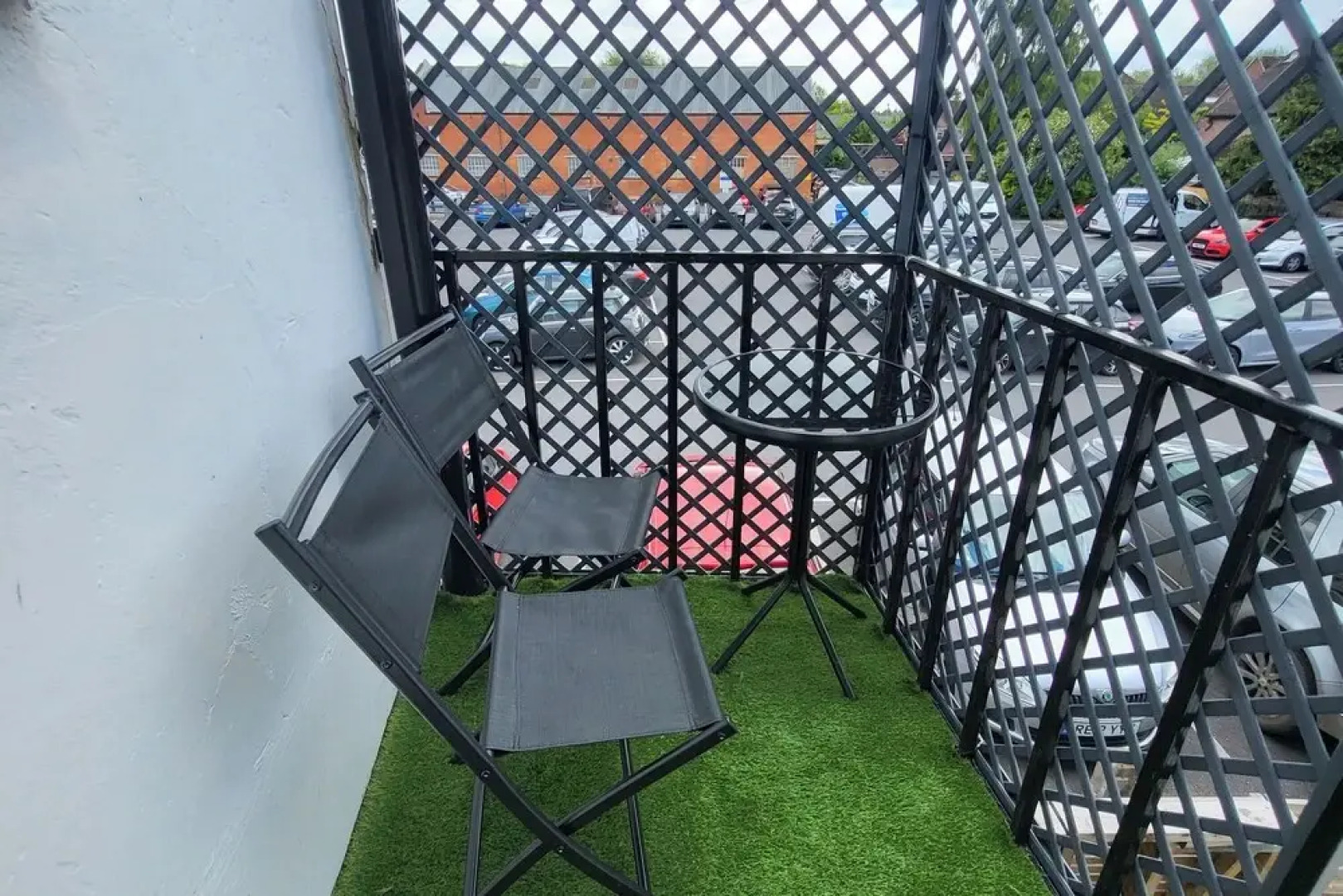 Town Centre Modern 1 Bed Self-contained Apartment