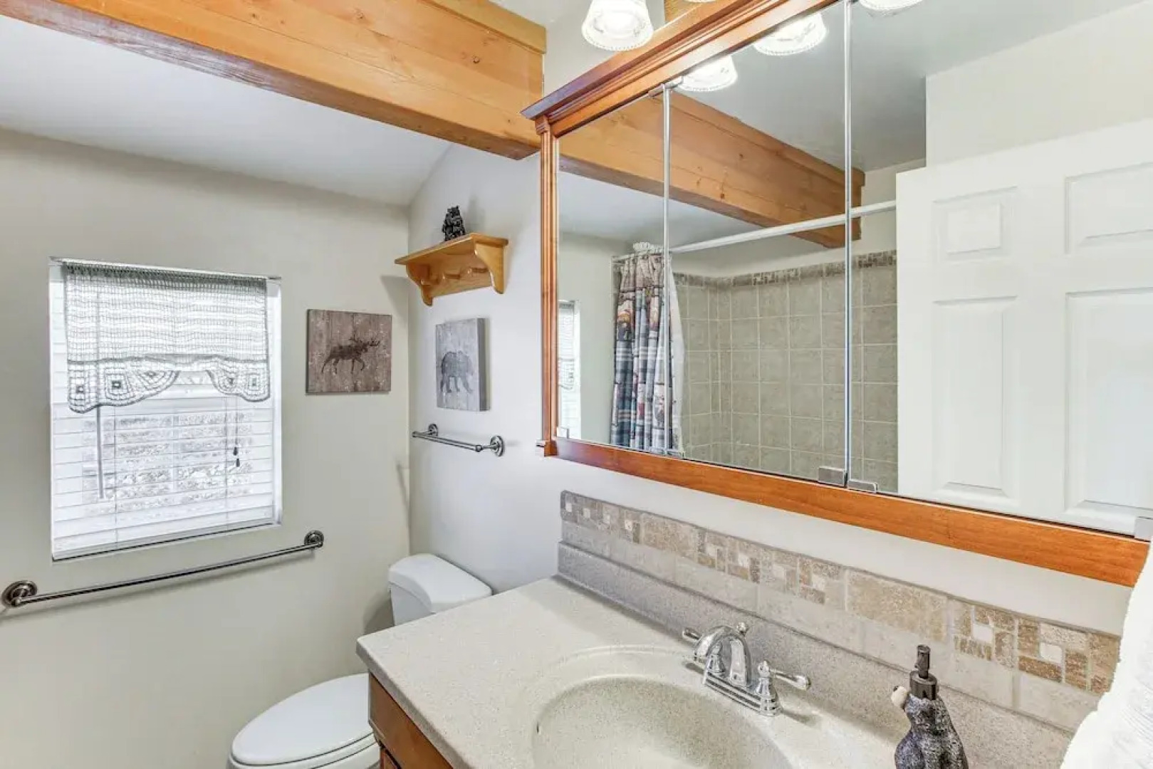 Scenic Views & Game Room: Garden City Retreat!